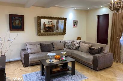 продается квартира с новым ремонтом 4-комнаты