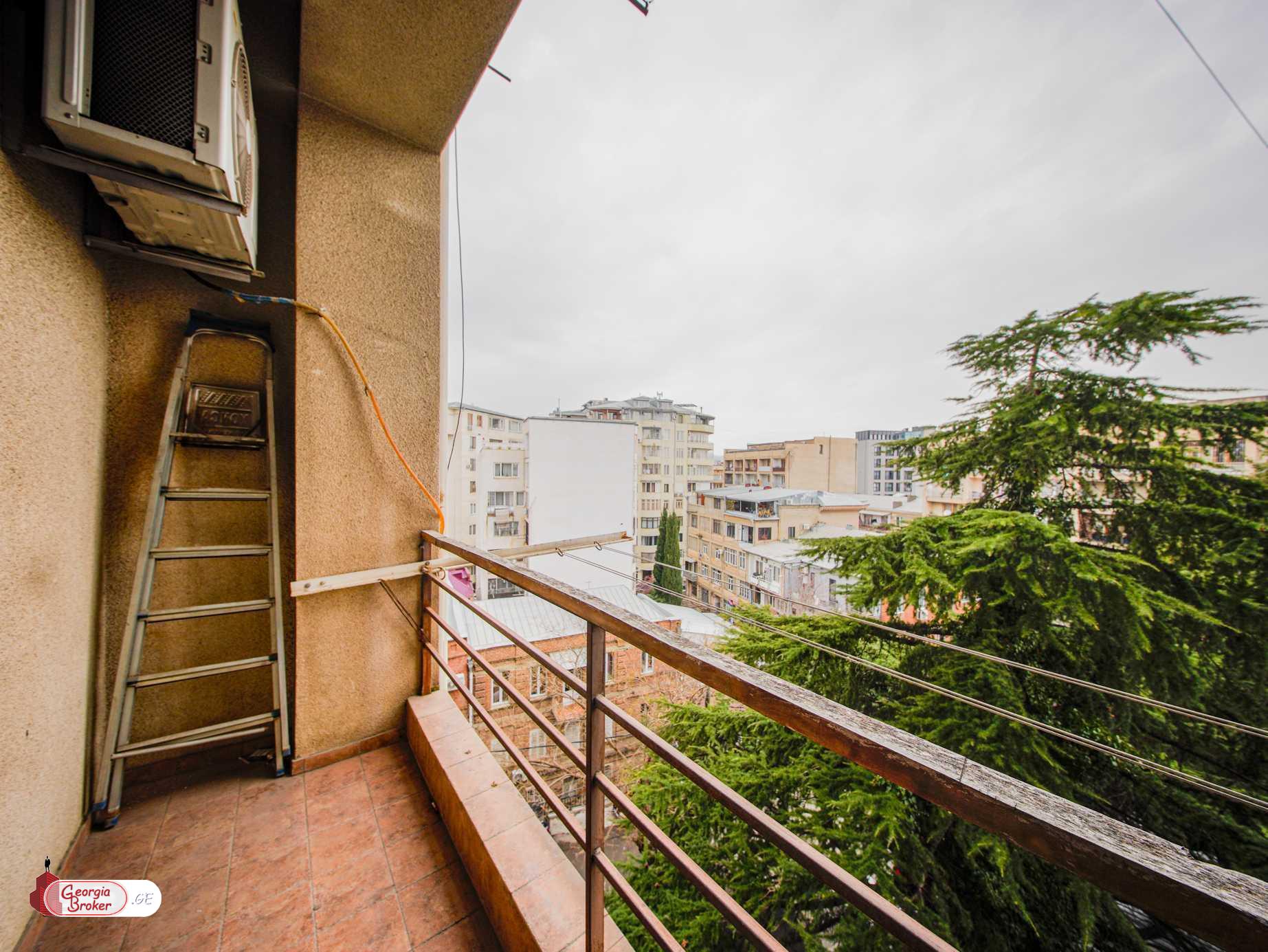 продается квартира с новым ремонтом 3-комнаты