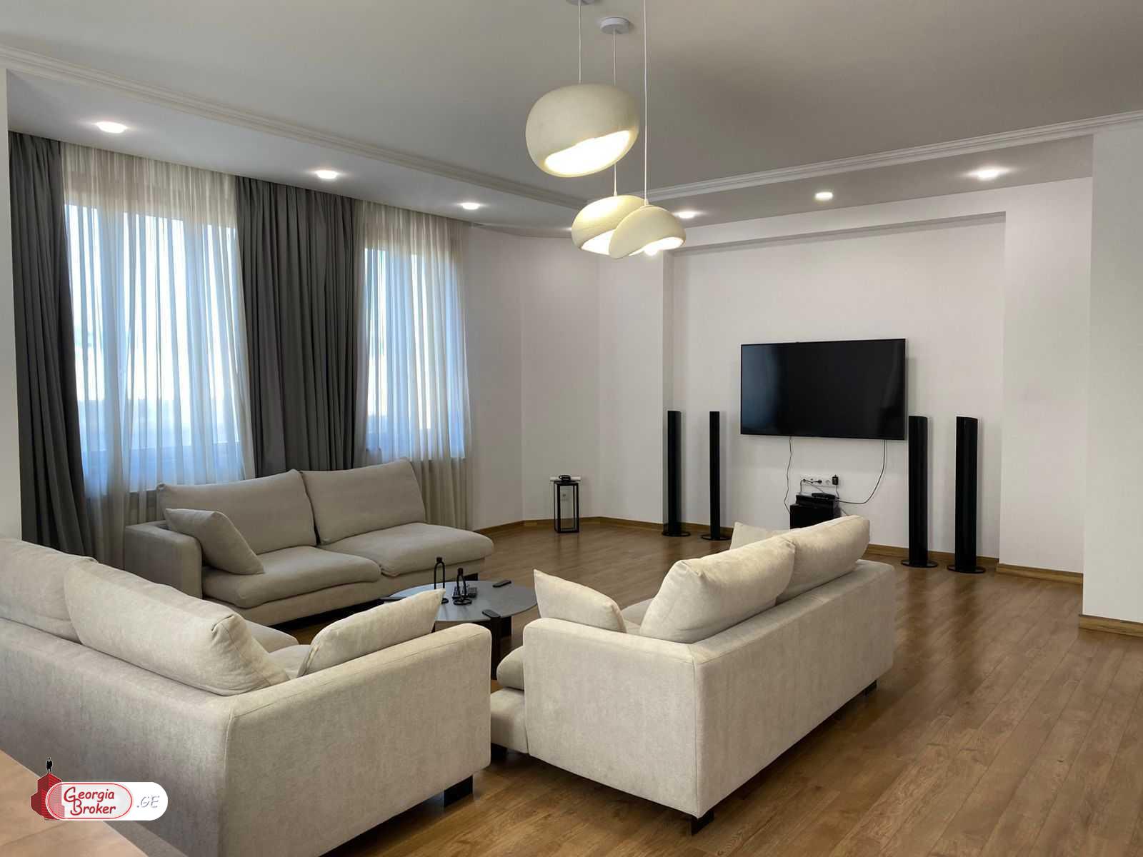 იყიდება ახალი გარემონტებული 5 ოთახიანი ბინა