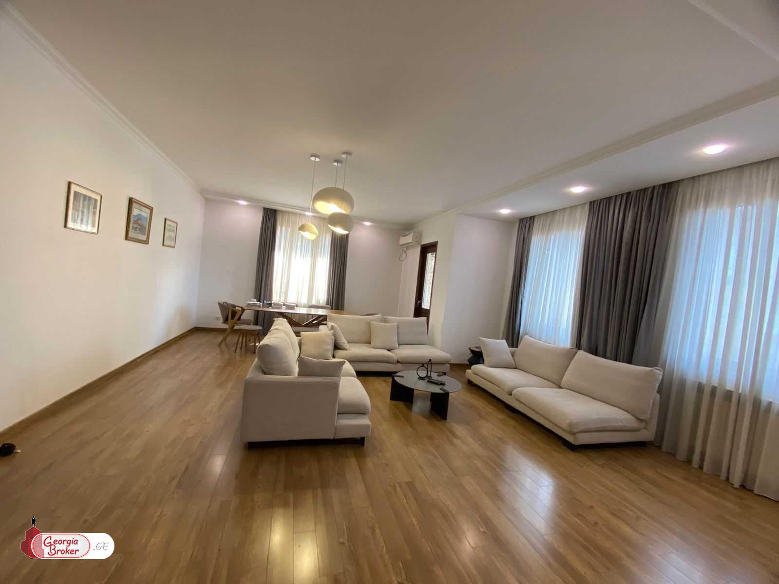 იყიდება ახალი გარემონტებული 5 ოთახიანი ბინა