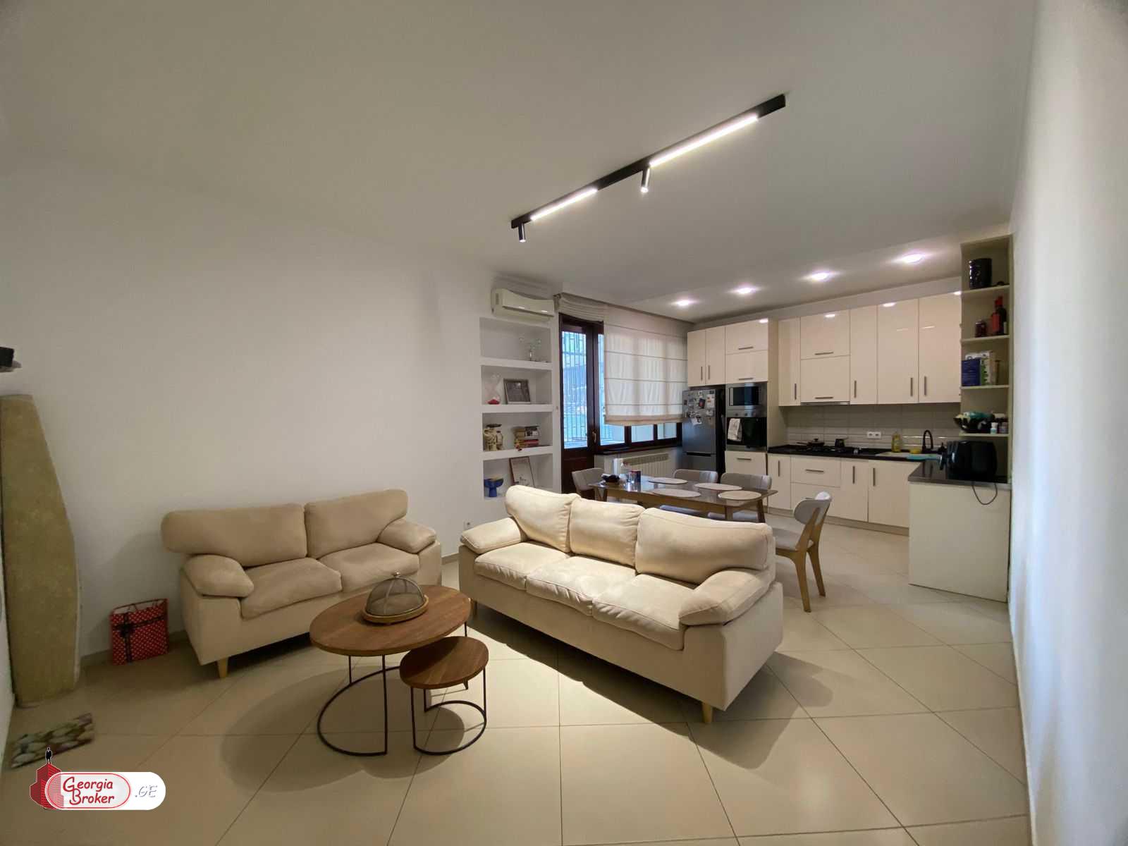 იყიდება ახალი გარემონტებული 5 ოთახიანი ბინა