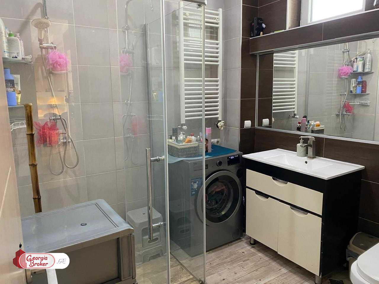 იყიდება ახალი გარემონტებული 3 ოთახიანი ბინა