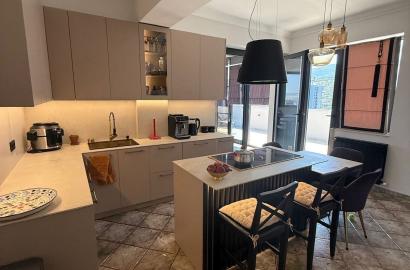 იყიდება ახალი გარემონტებული 6 ოთახიანი ბინა