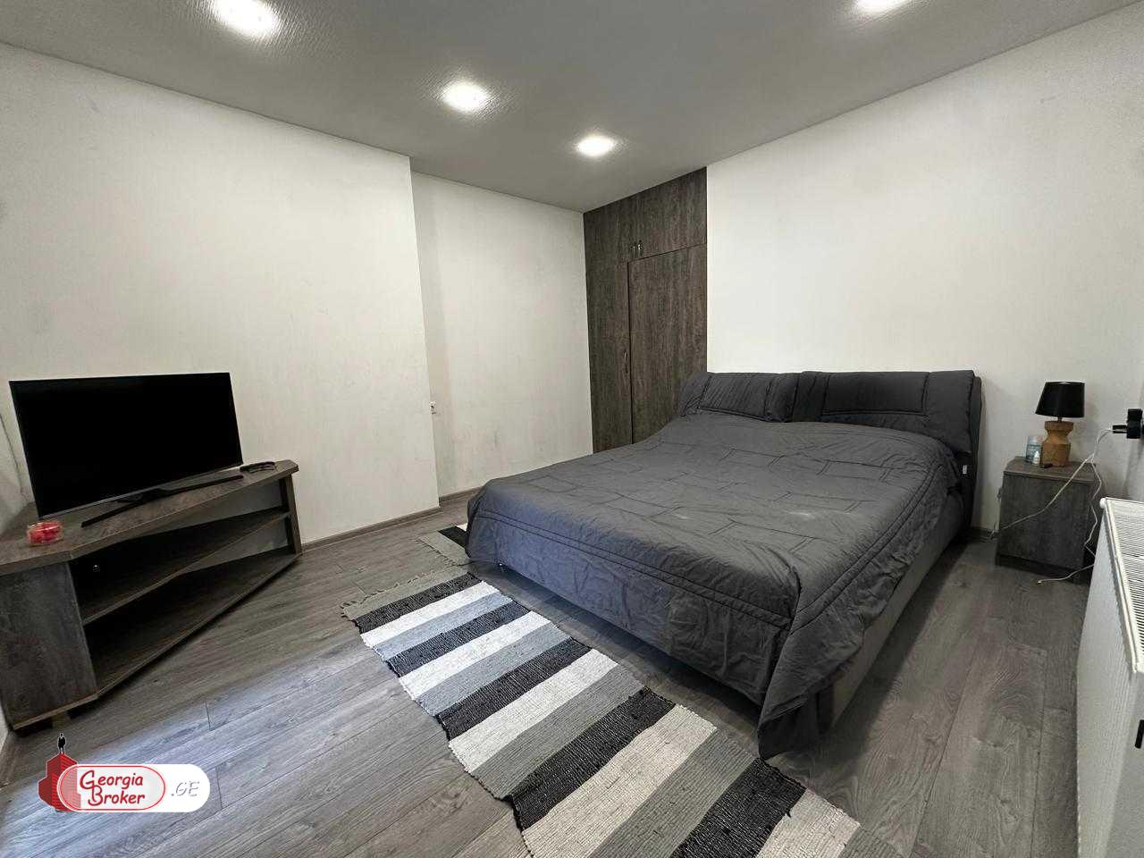 იყიდება ახალი გარემონტებული 5 ოთახიანი ბინა