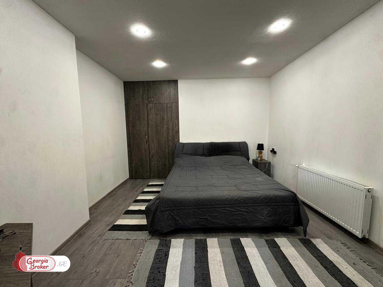 იყიდება ახალი გარემონტებული 5 ოთახიანი ბინა