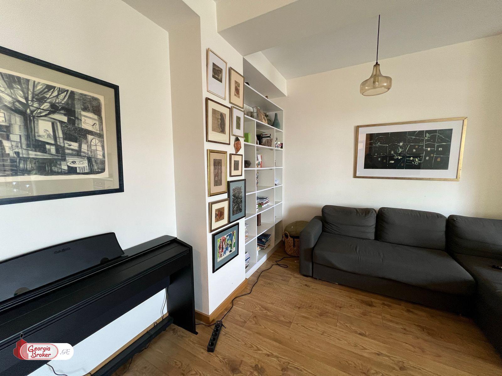 продается квартира с новым ремонтом 3-комнаты