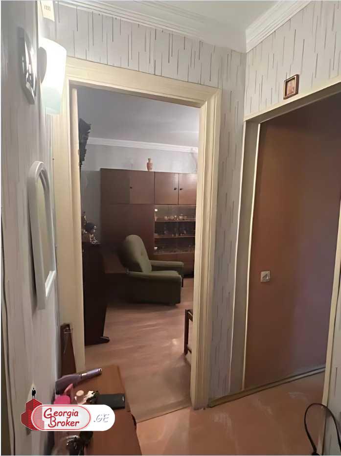 продается квартира с новым ремонтом 3-комнаты