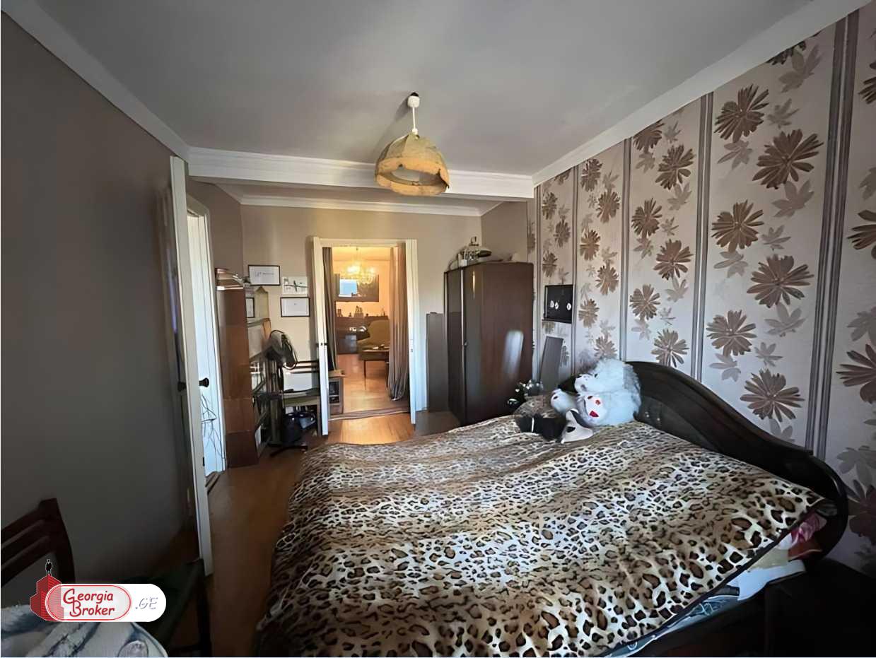 продается квартира с новым ремонтом 3-комнаты