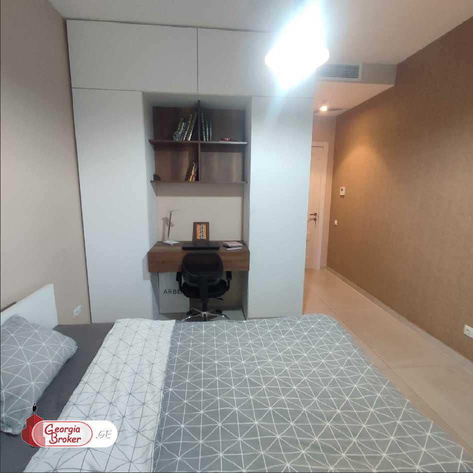 продается квартира с новым ремонтом 3-комнаты