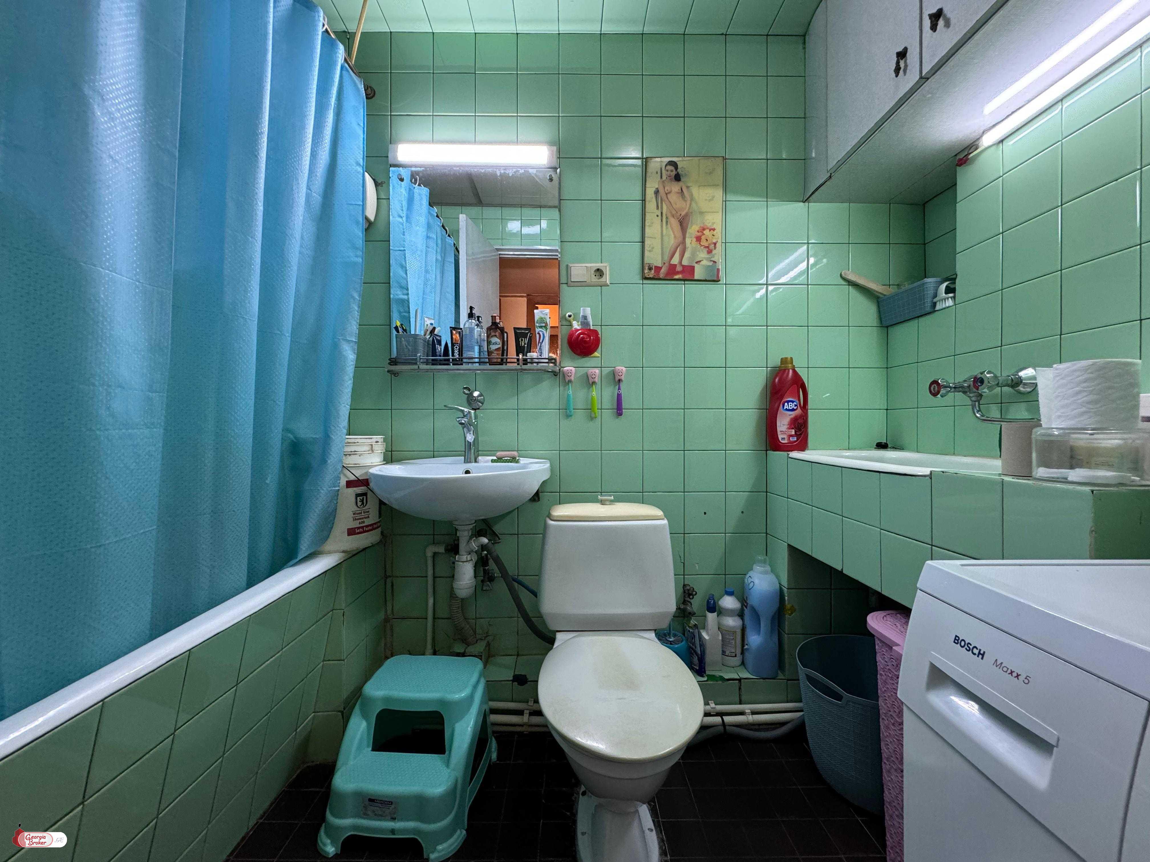 продается квартира с новым ремонтом 4-комнаты