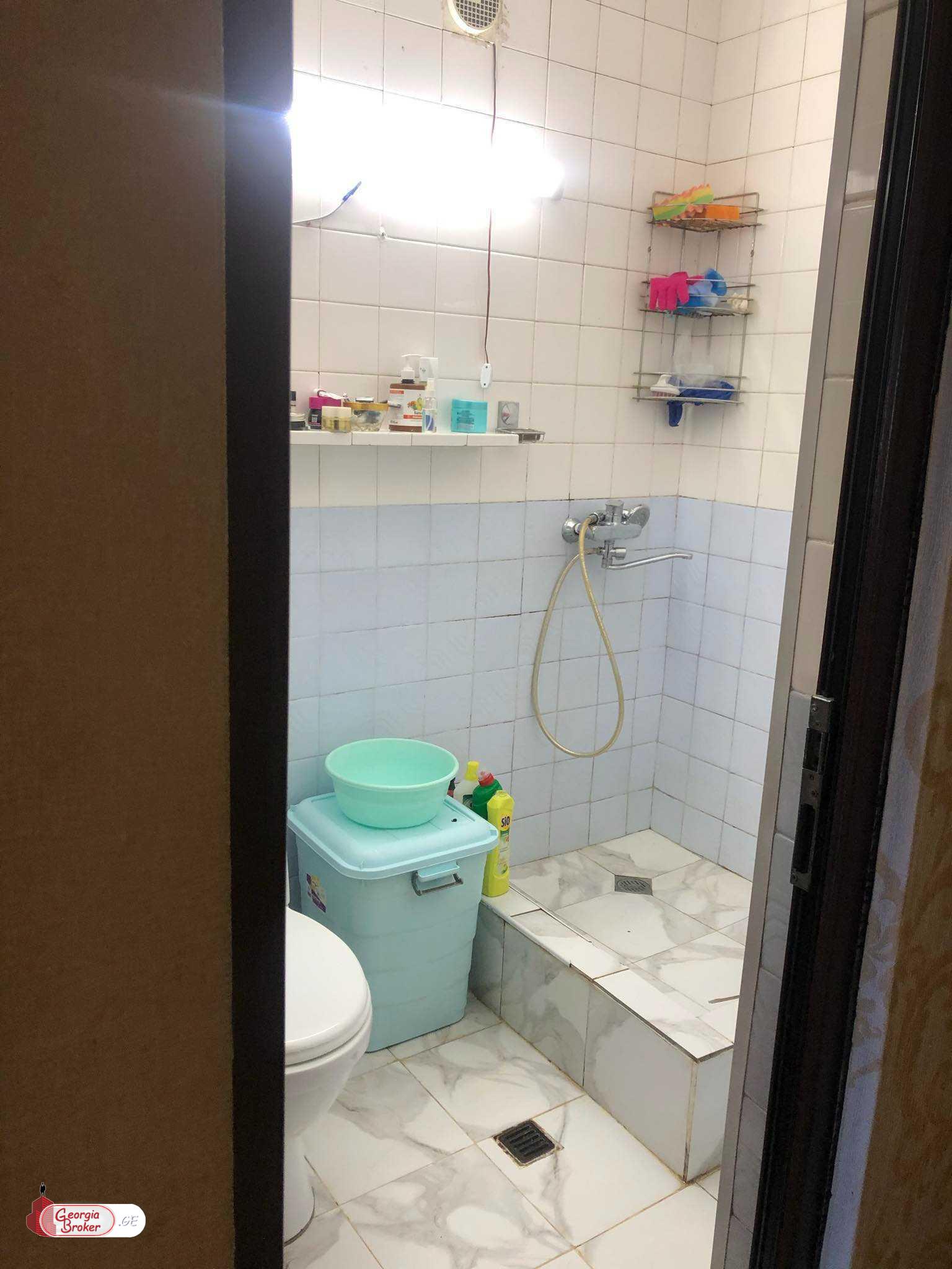 продается квартира с новым ремонтом 3-комнаты