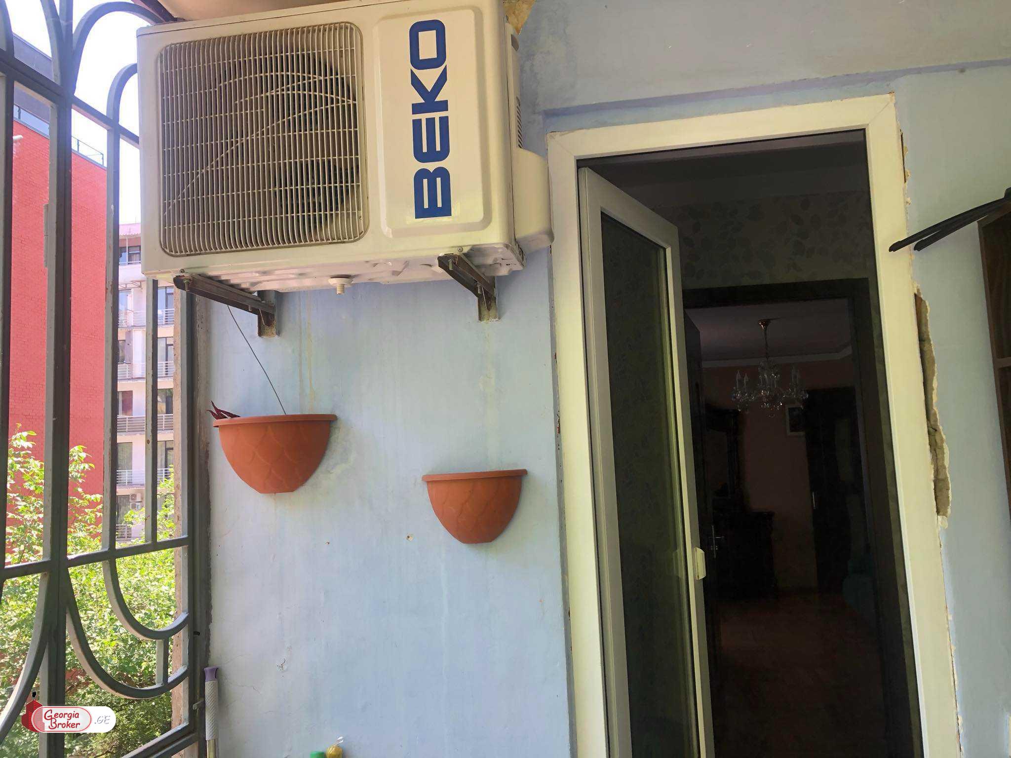 продается квартира с новым ремонтом 3-комнаты