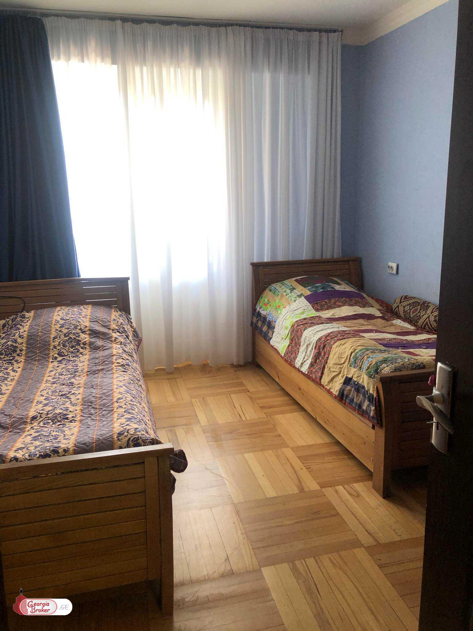 продается квартира с новым ремонтом 3-комнаты