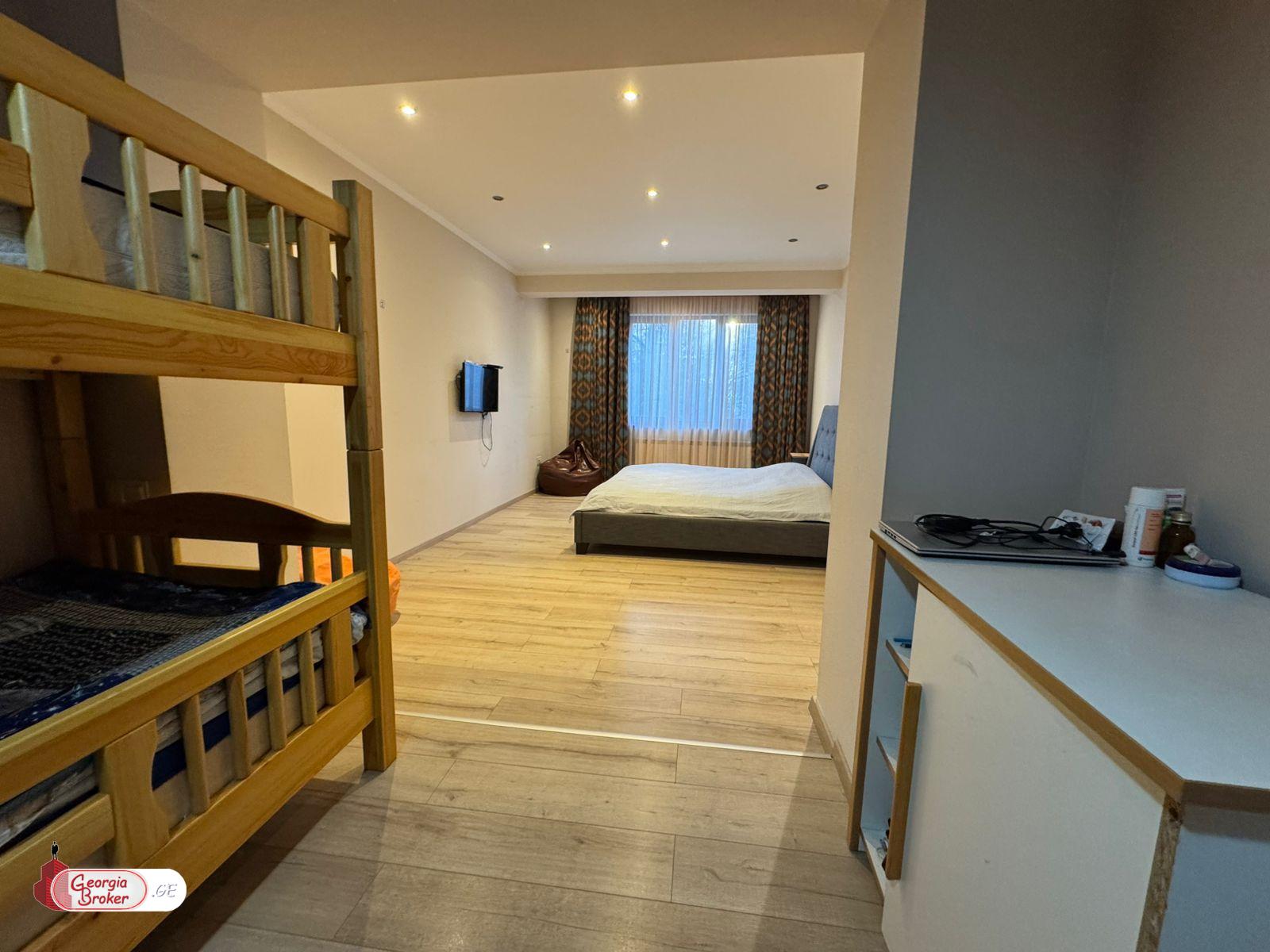 продается квартира с новым ремонтом 4-комнаты