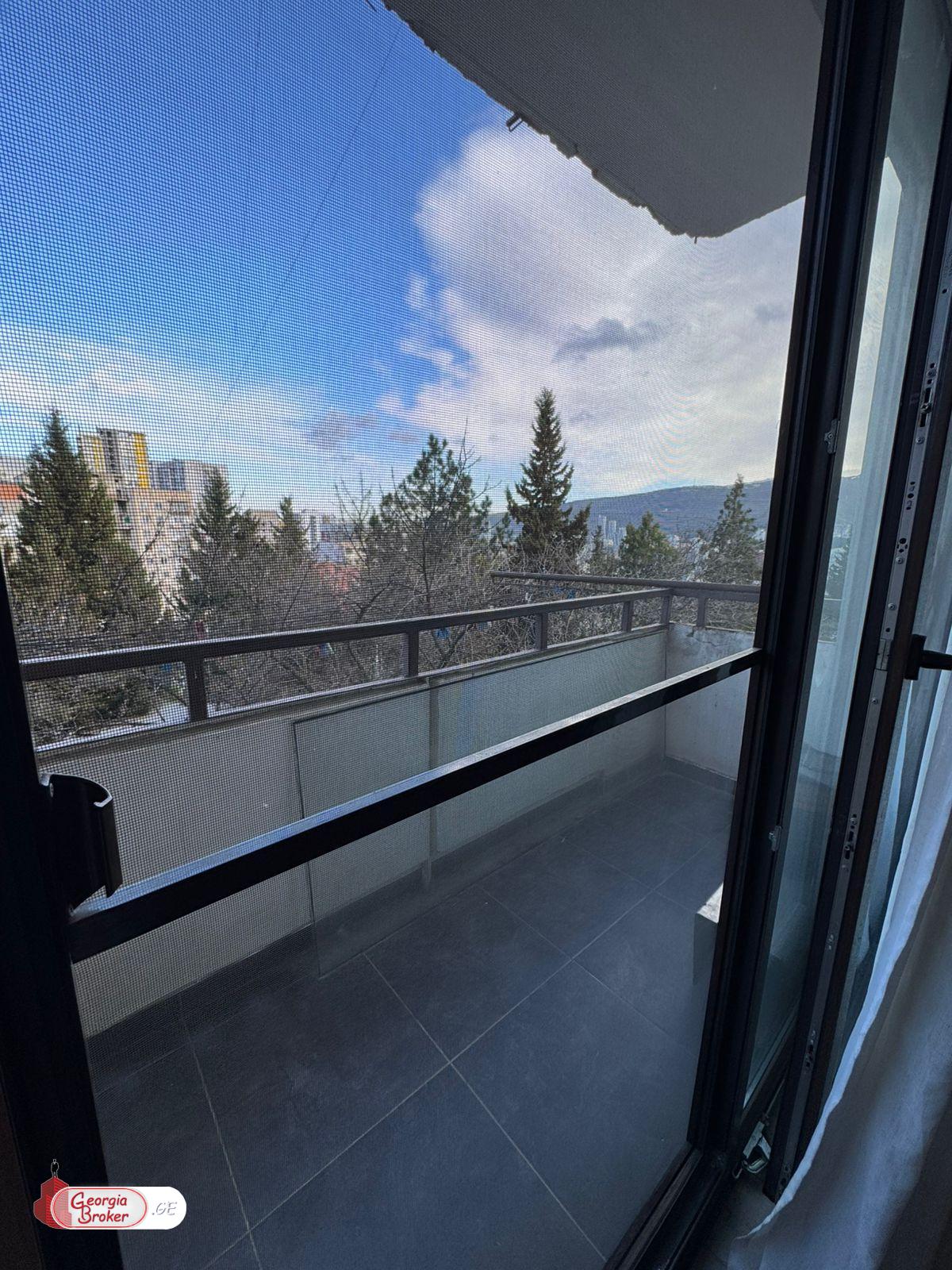 продается квартира с новым ремонтом 4-комнаты