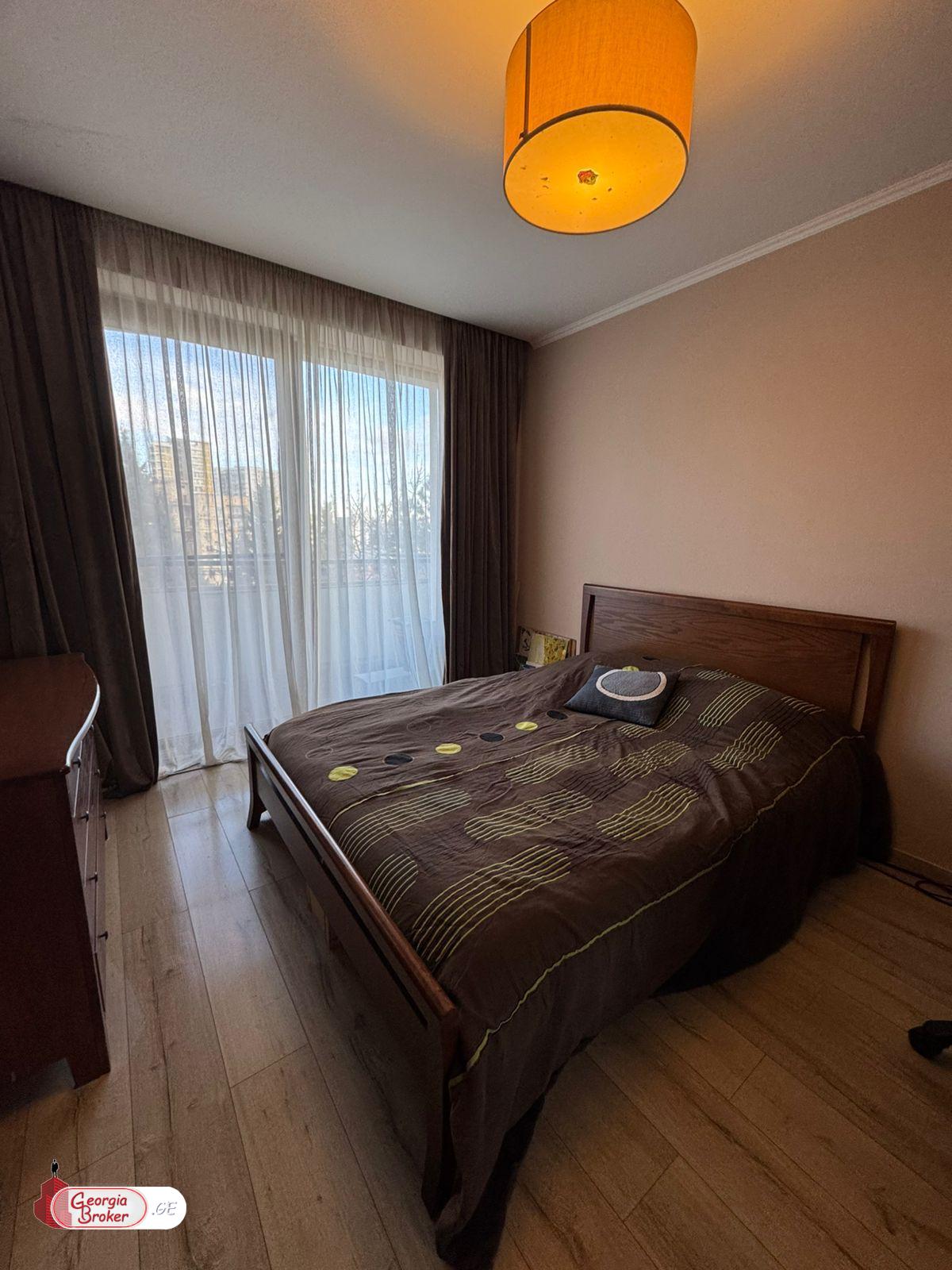 продается квартира с новым ремонтом 4-комнаты