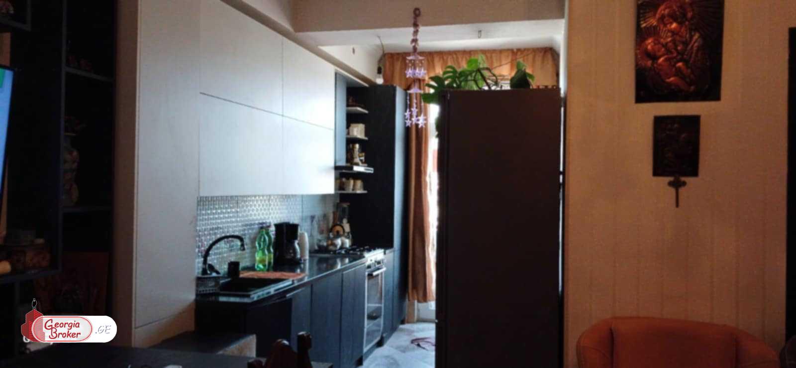 продается квартира с новым ремонтом 3-комнаты