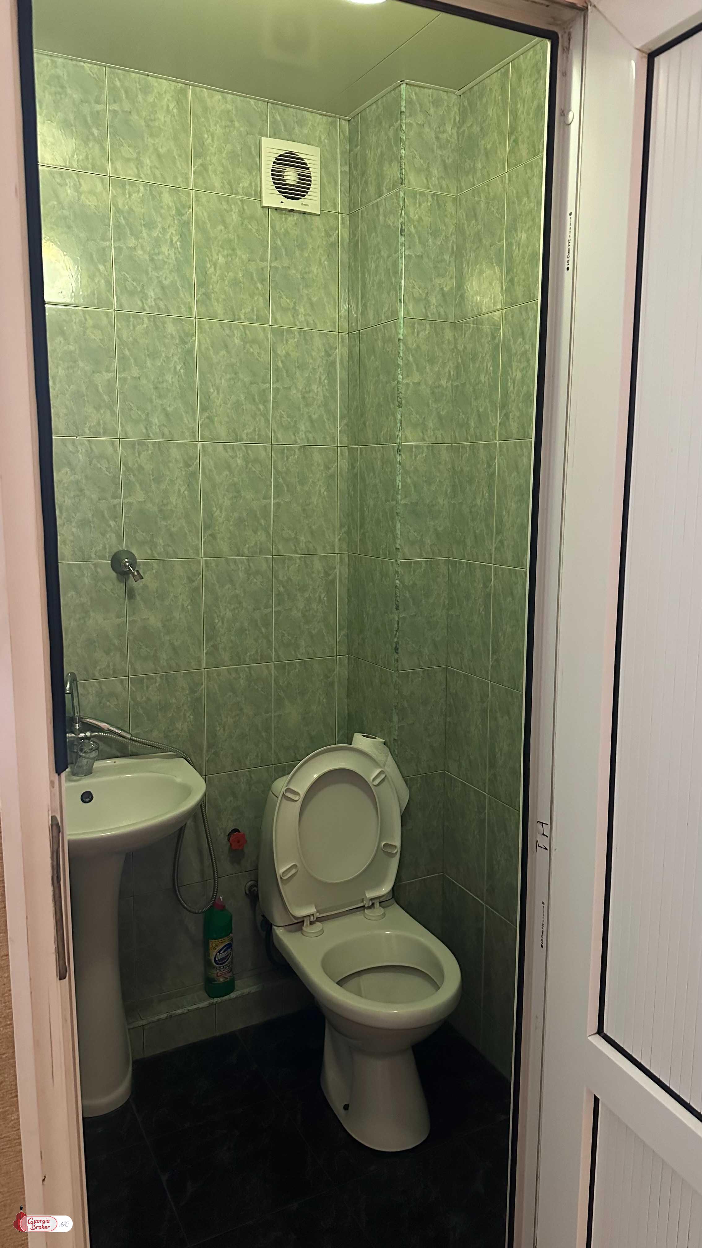 продается квартира с новым ремонтом 4-комнаты