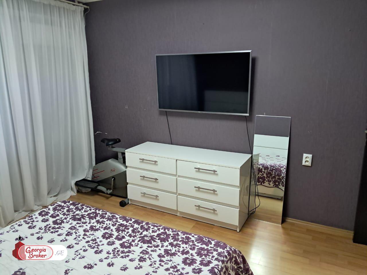 продается квартира с новым ремонтом 3-комнаты