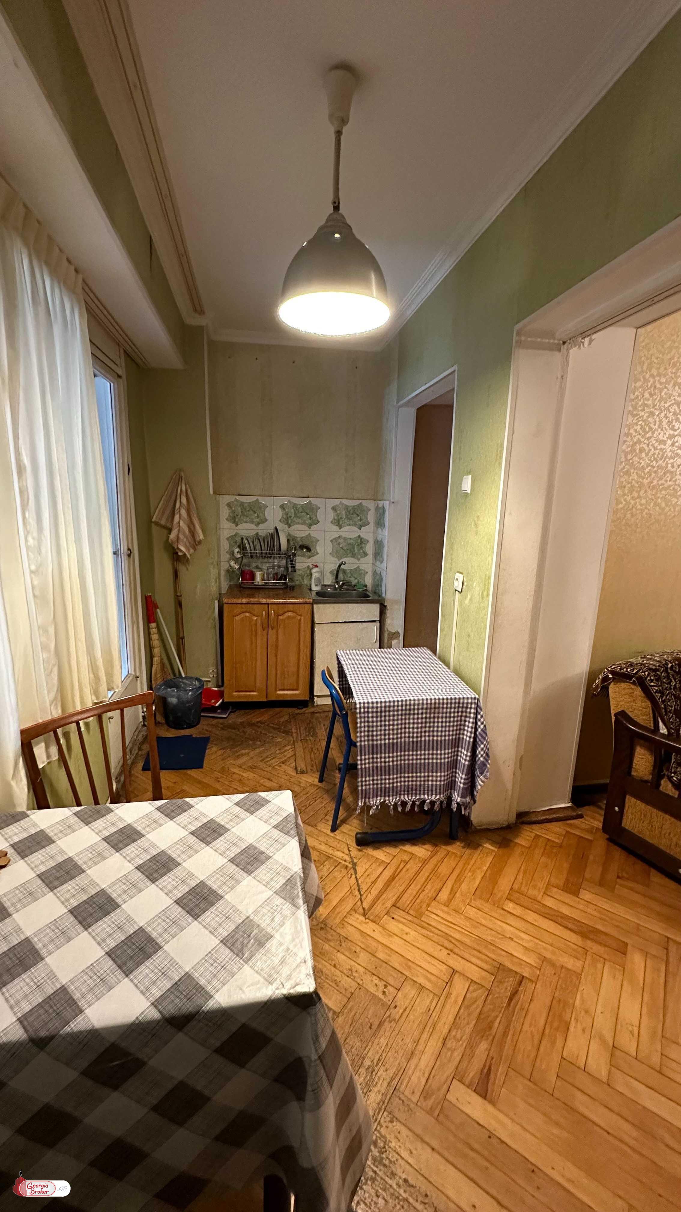 продается квартира с новым ремонтом 4-комнаты