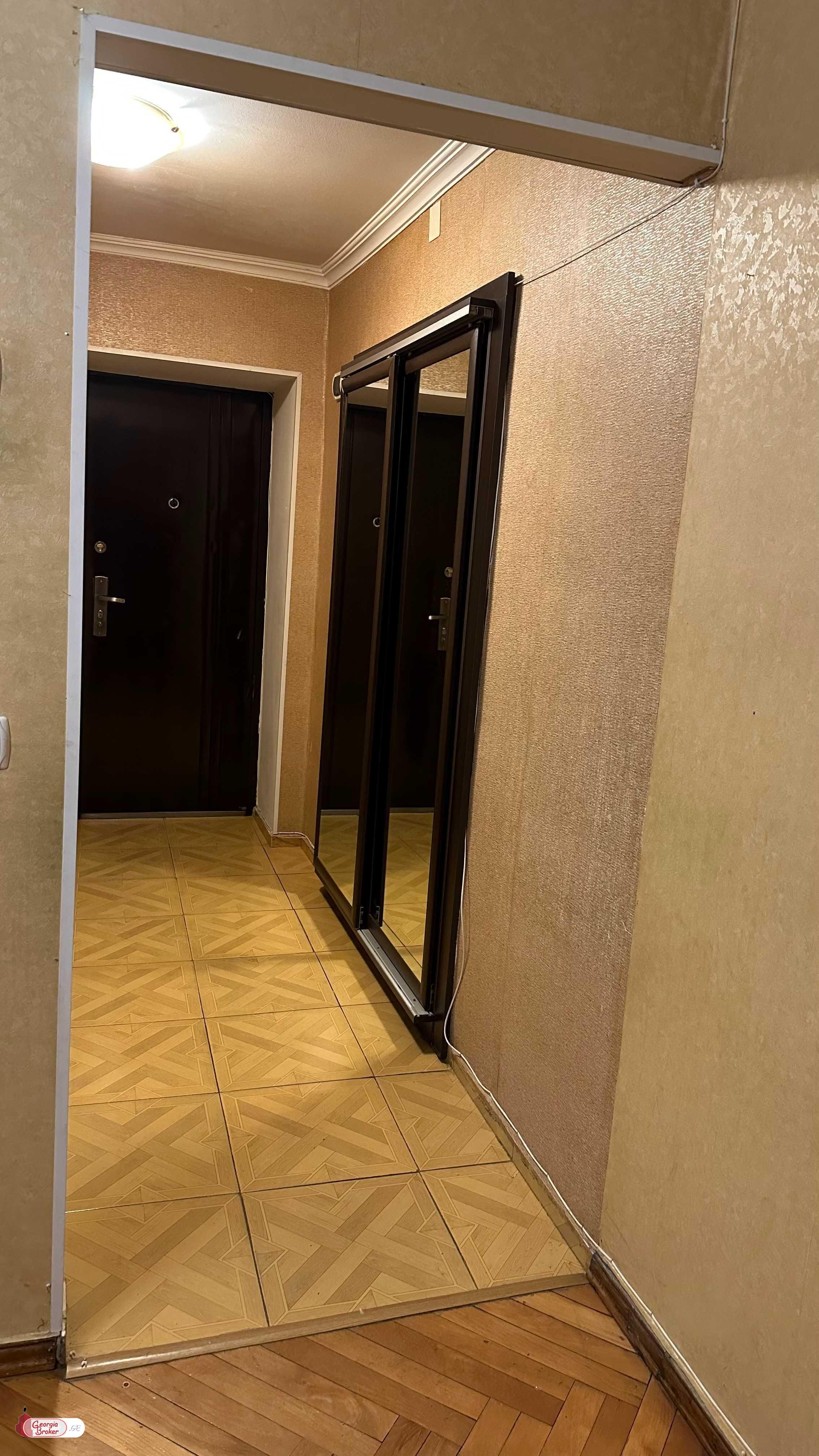 продается квартира с новым ремонтом 4-комнаты