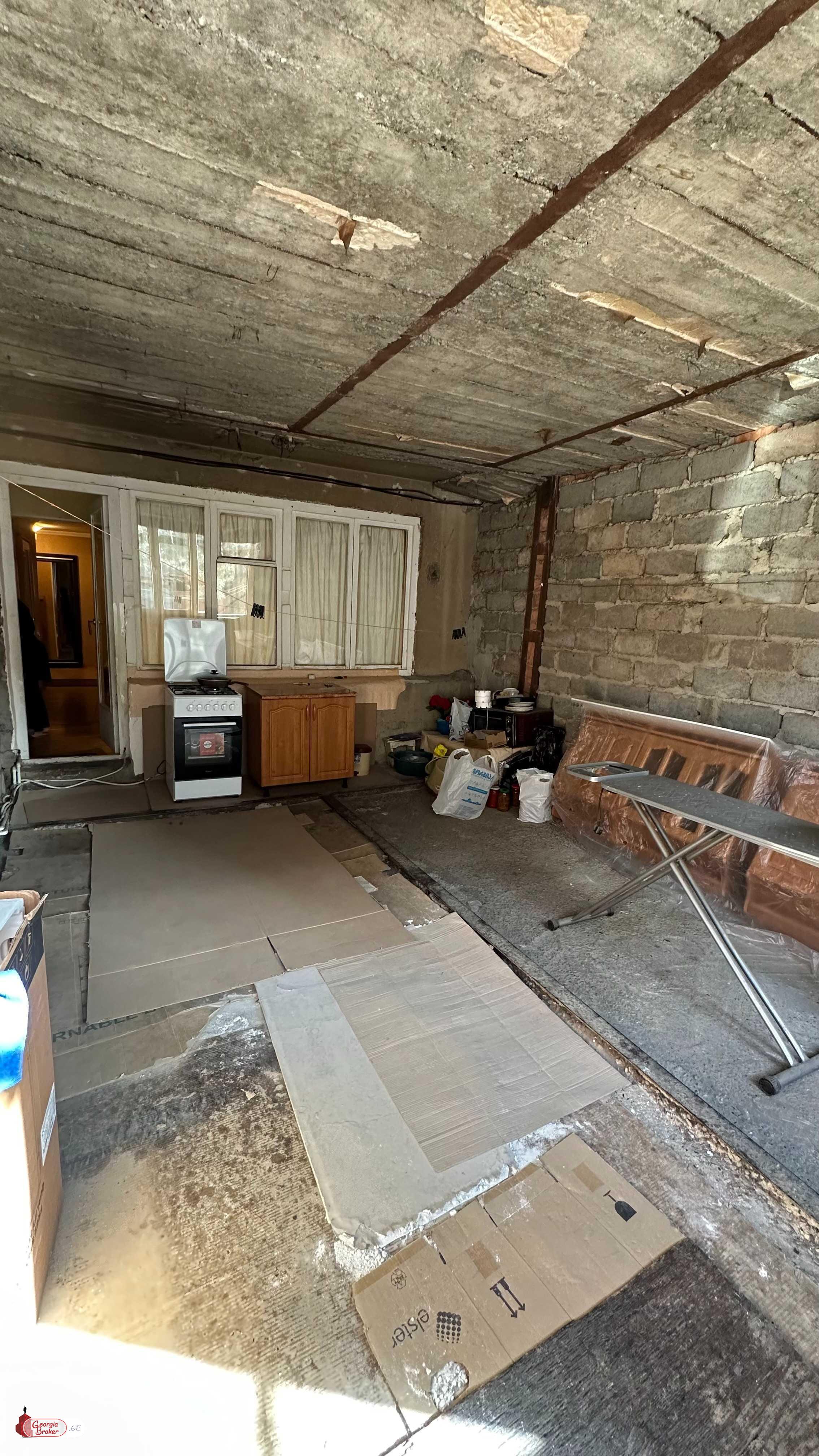 продается квартира с новым ремонтом 4-комнаты