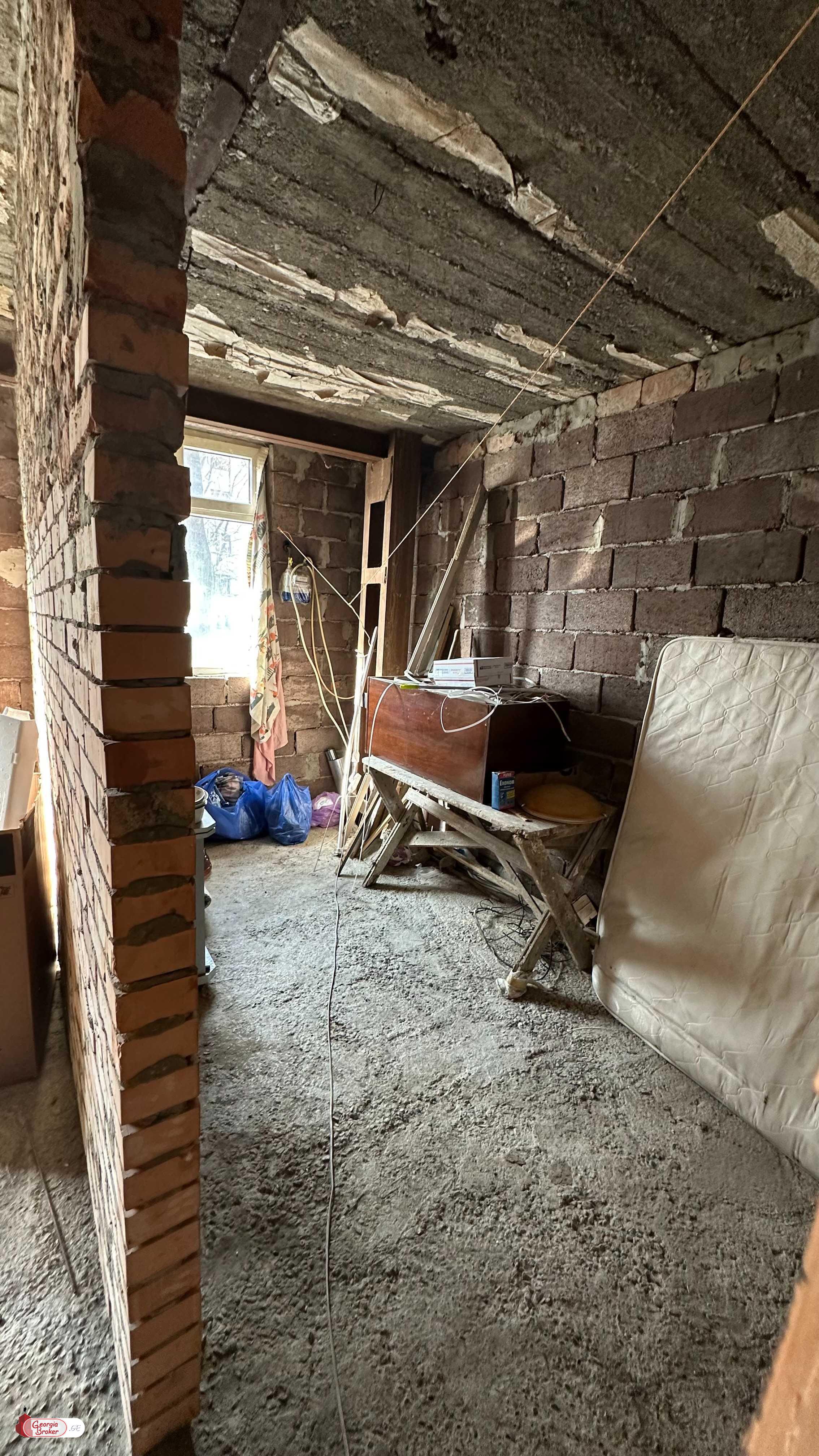 продается квартира с новым ремонтом 4-комнаты