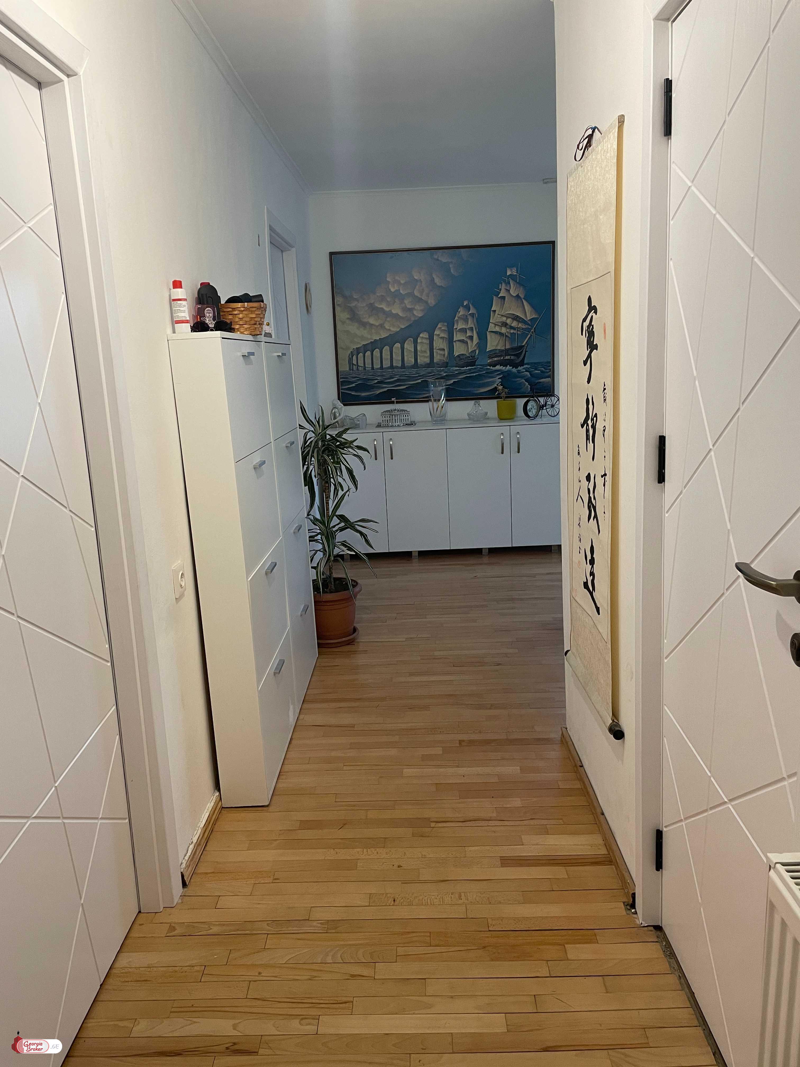 nearly repaired 3-room apartment for sale