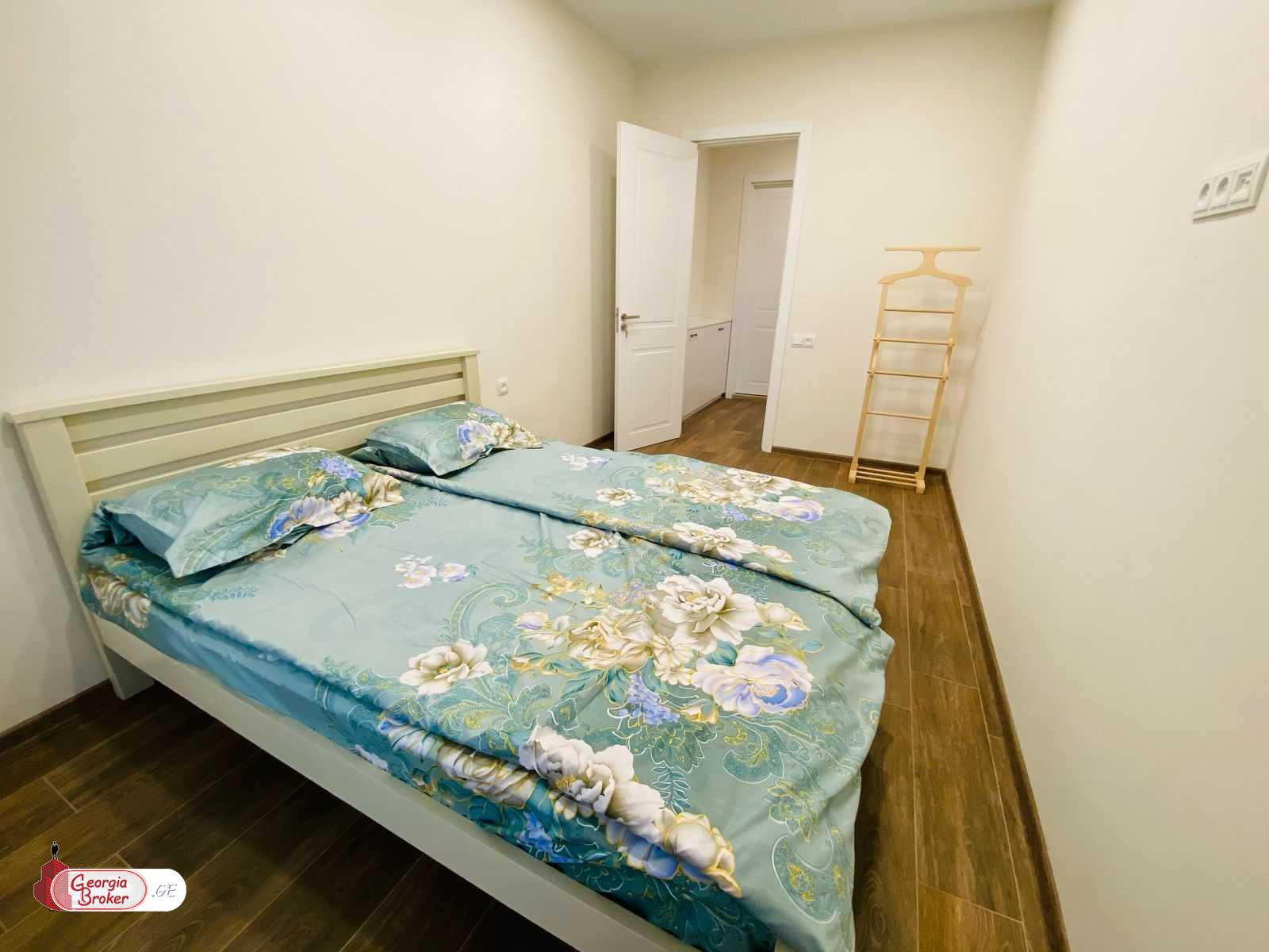 nearly repaired 2-room apartment for sale