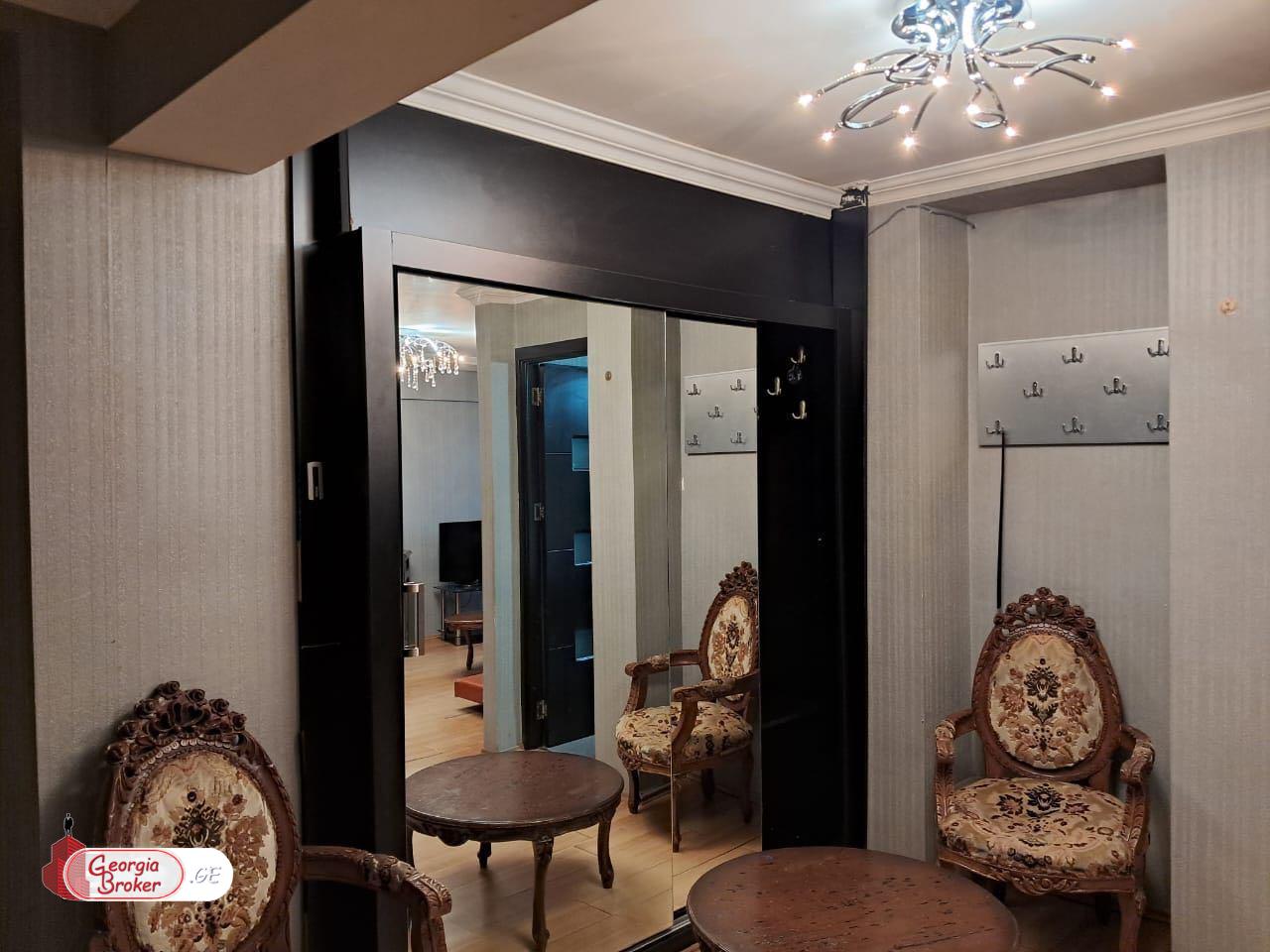 продается квартира с новым ремонтом 3-комнаты