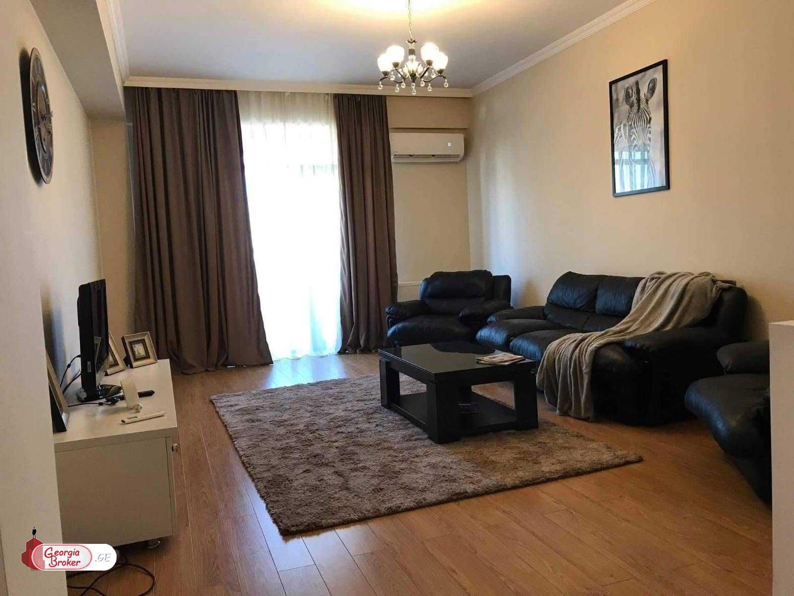 продается квартира с новым ремонтом 4-комнаты