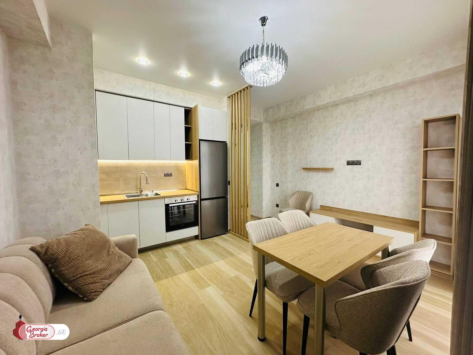 продается квартира с новым ремонтом 3-комнаты