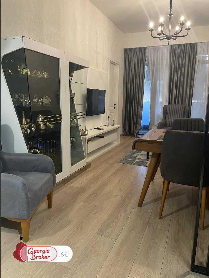 продается квартира с новым ремонтом 3-комнаты