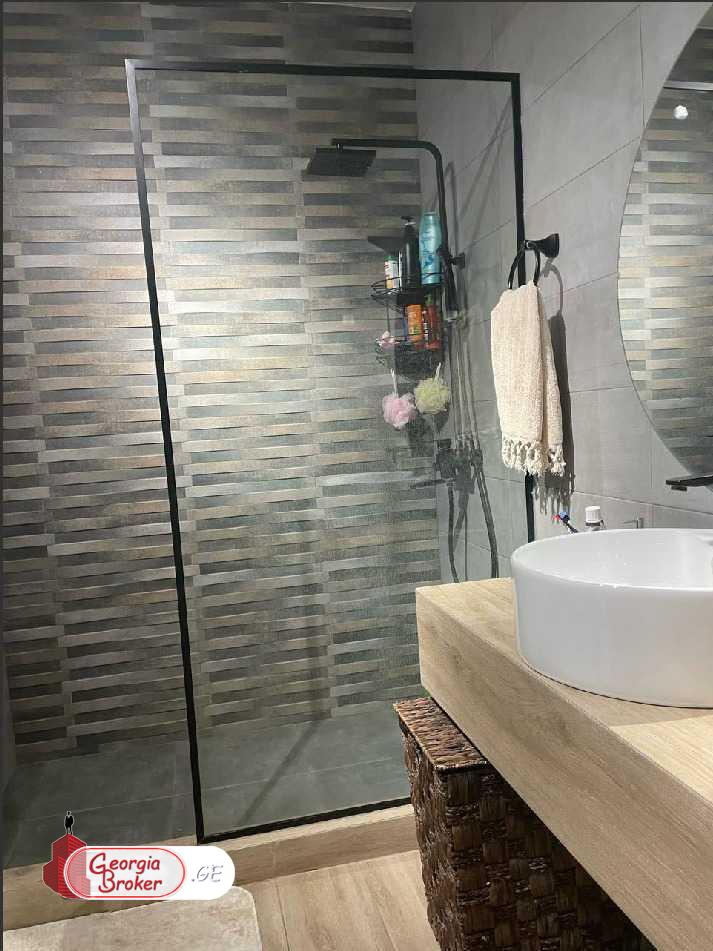 продается квартира с новым ремонтом 3-комнаты