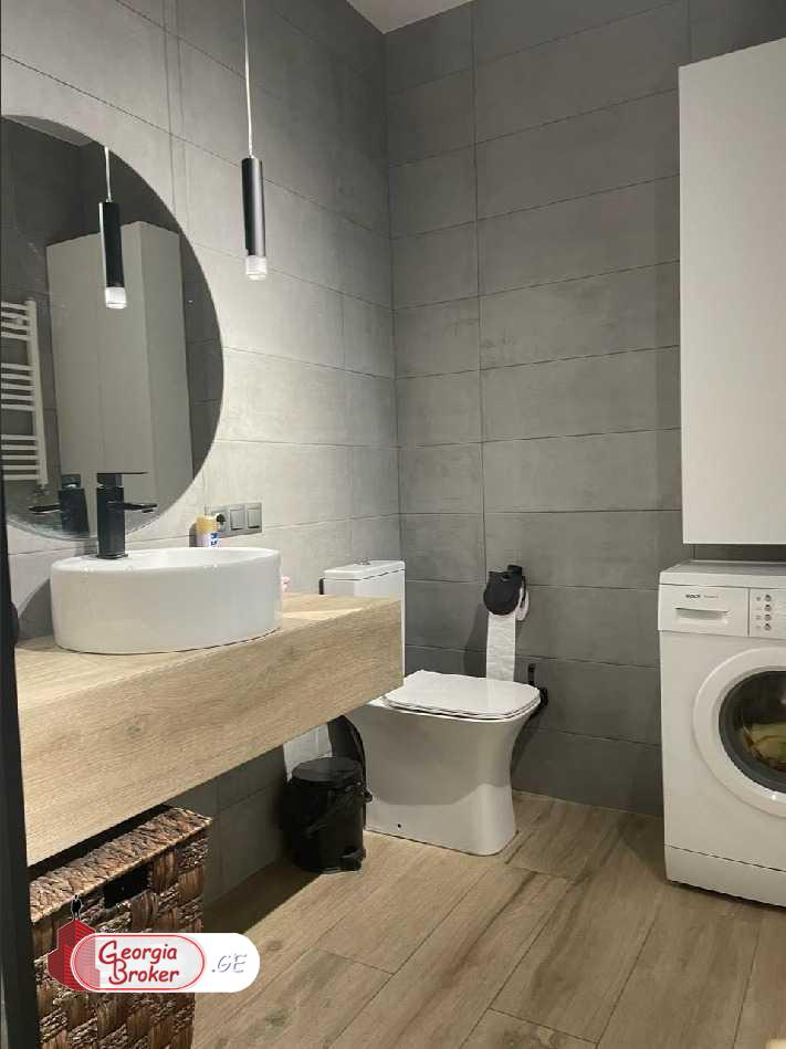 продается квартира с новым ремонтом 3-комнаты