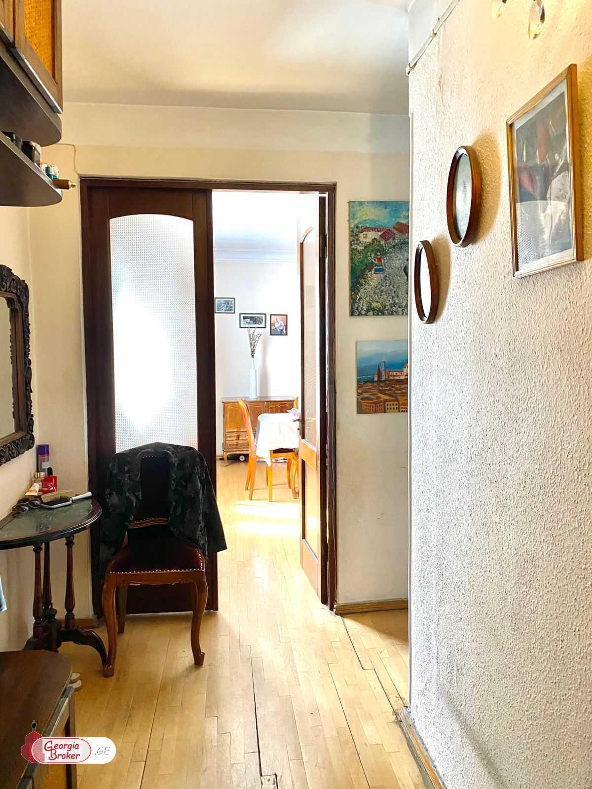 nearly repaired 3-room apartment for sale