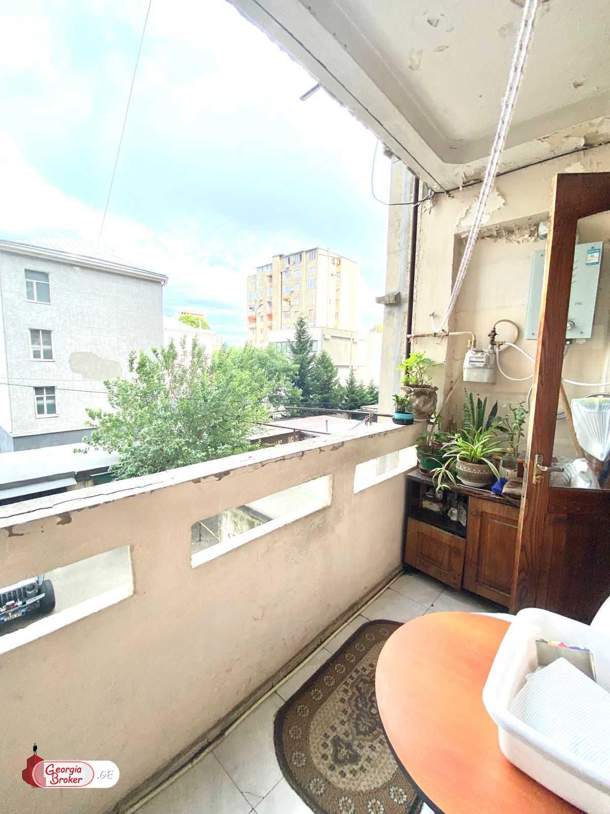 nearly repaired 3-room apartment for sale