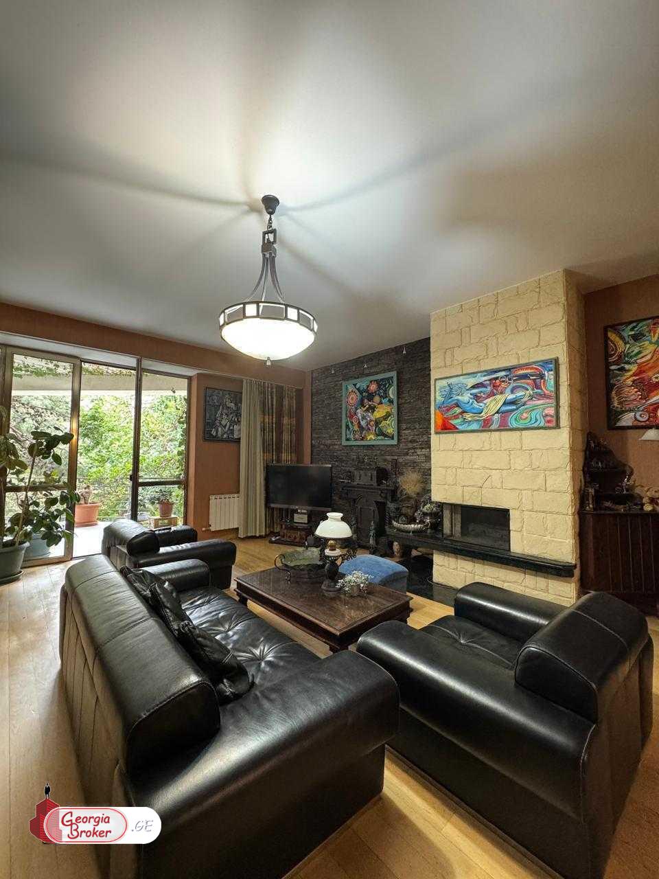 продается квартира с новым ремонтом 5-комнат