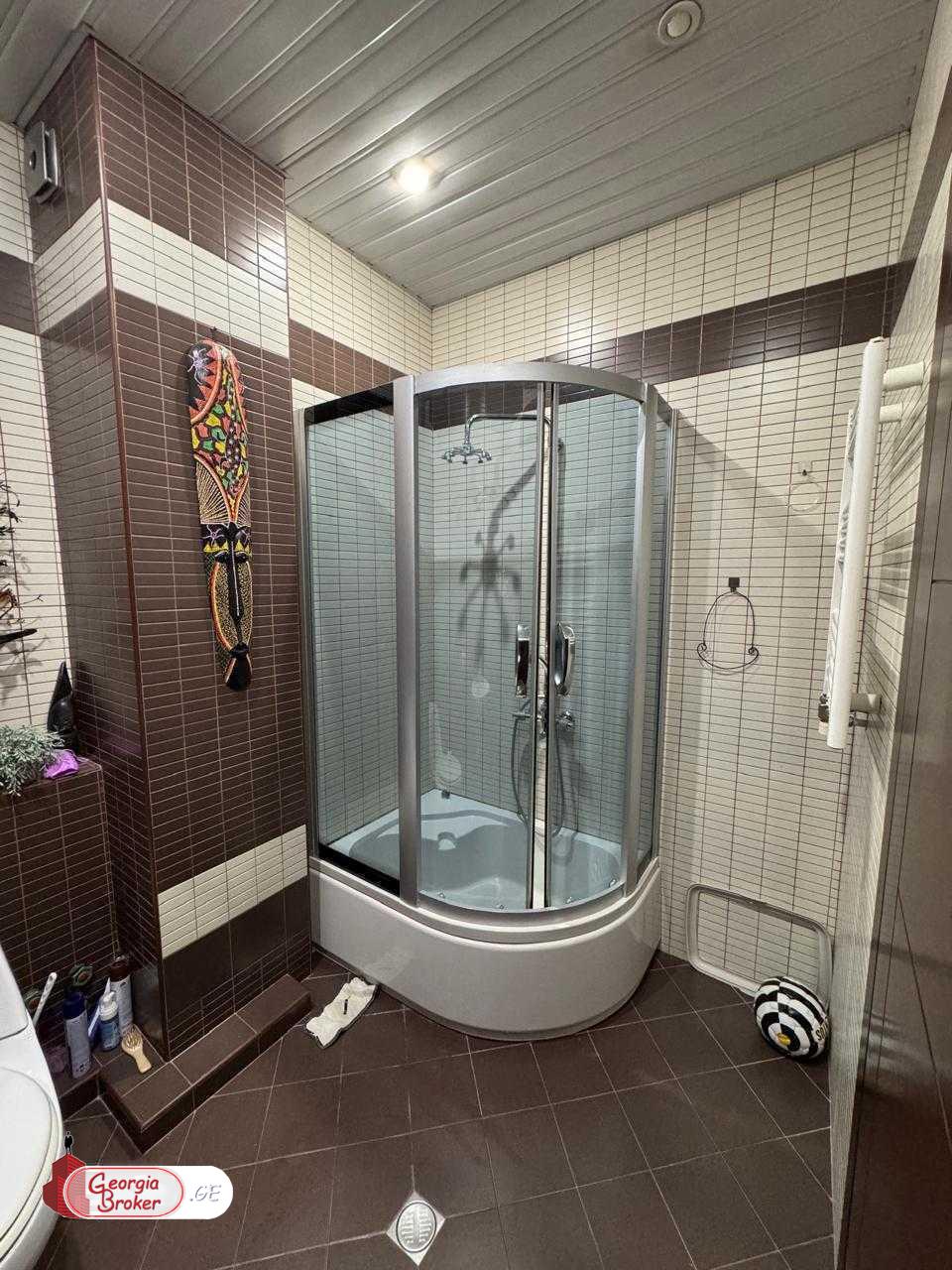 продается квартира с новым ремонтом 5-комнат