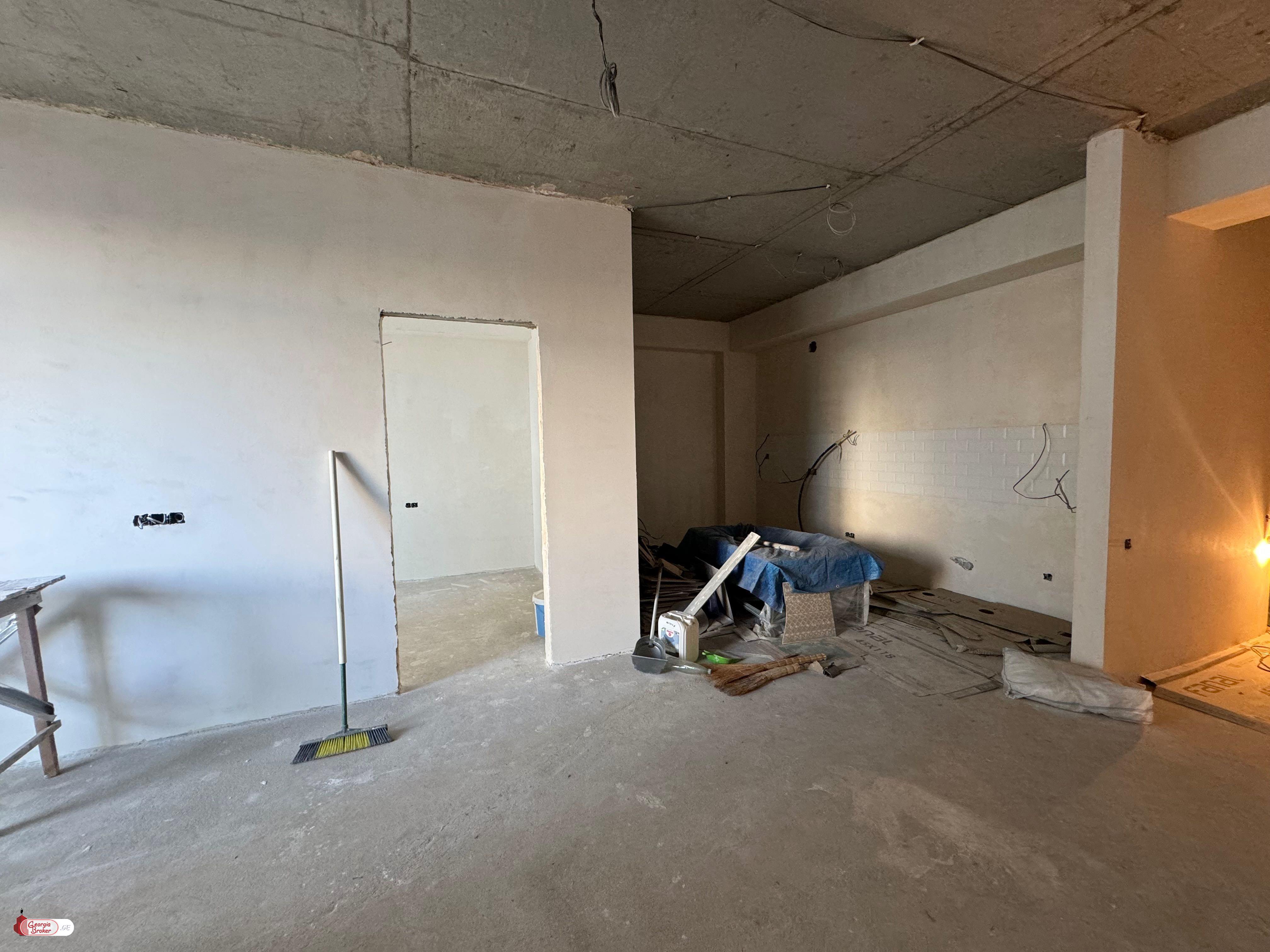 продается квартира с новым ремонтом 4-комнаты