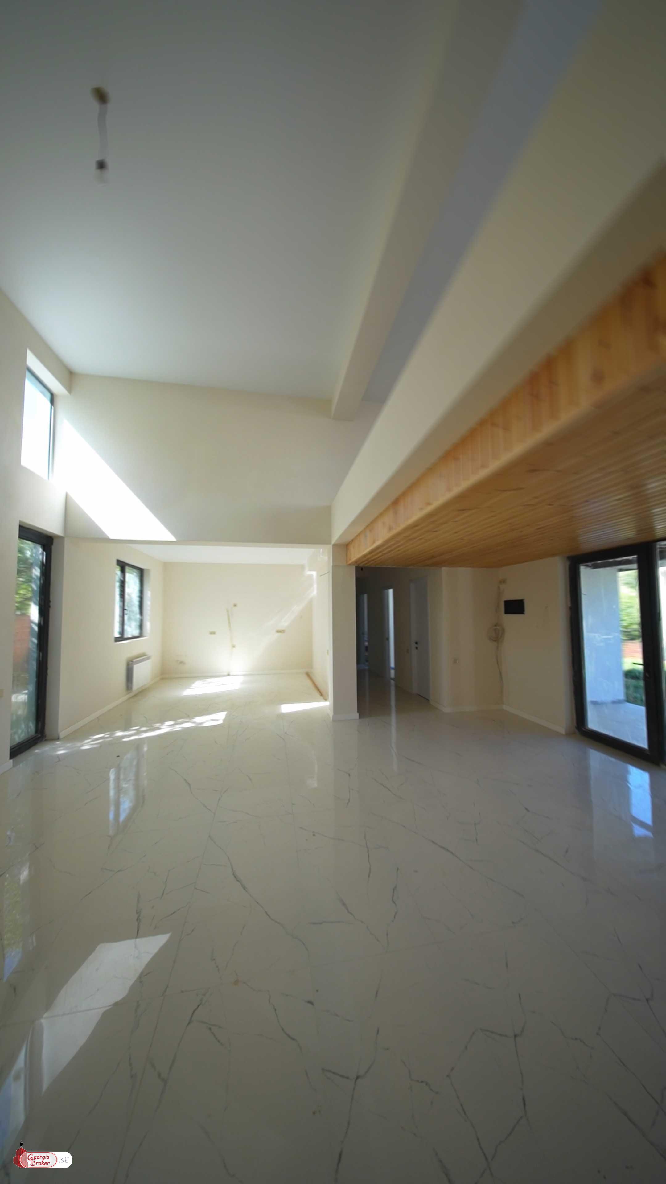 იყიდება ახალი გარემონტებული 5 ოთახიანი სახლი