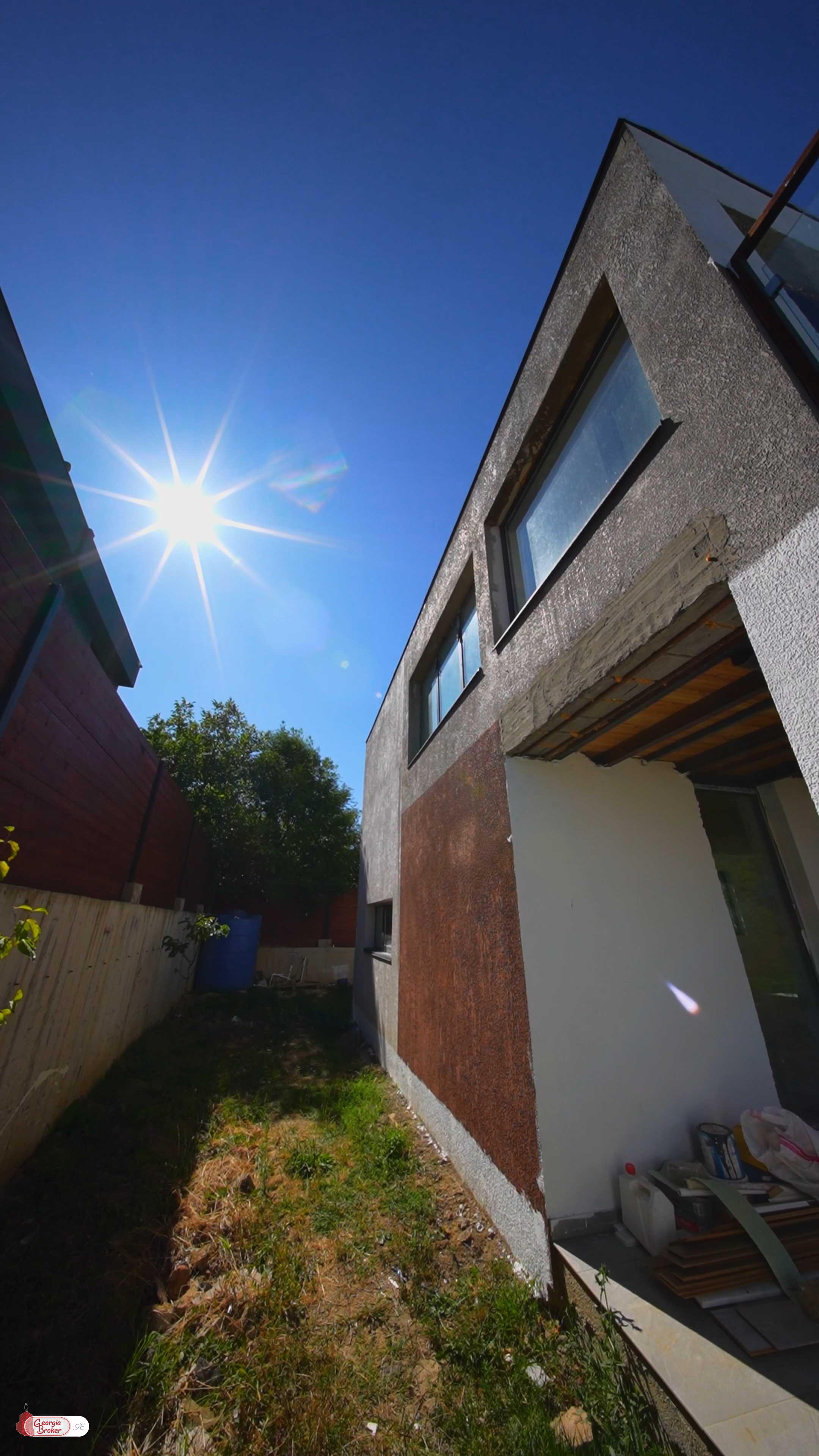 იყიდება ახალი გარემონტებული 5 ოთახიანი სახლი