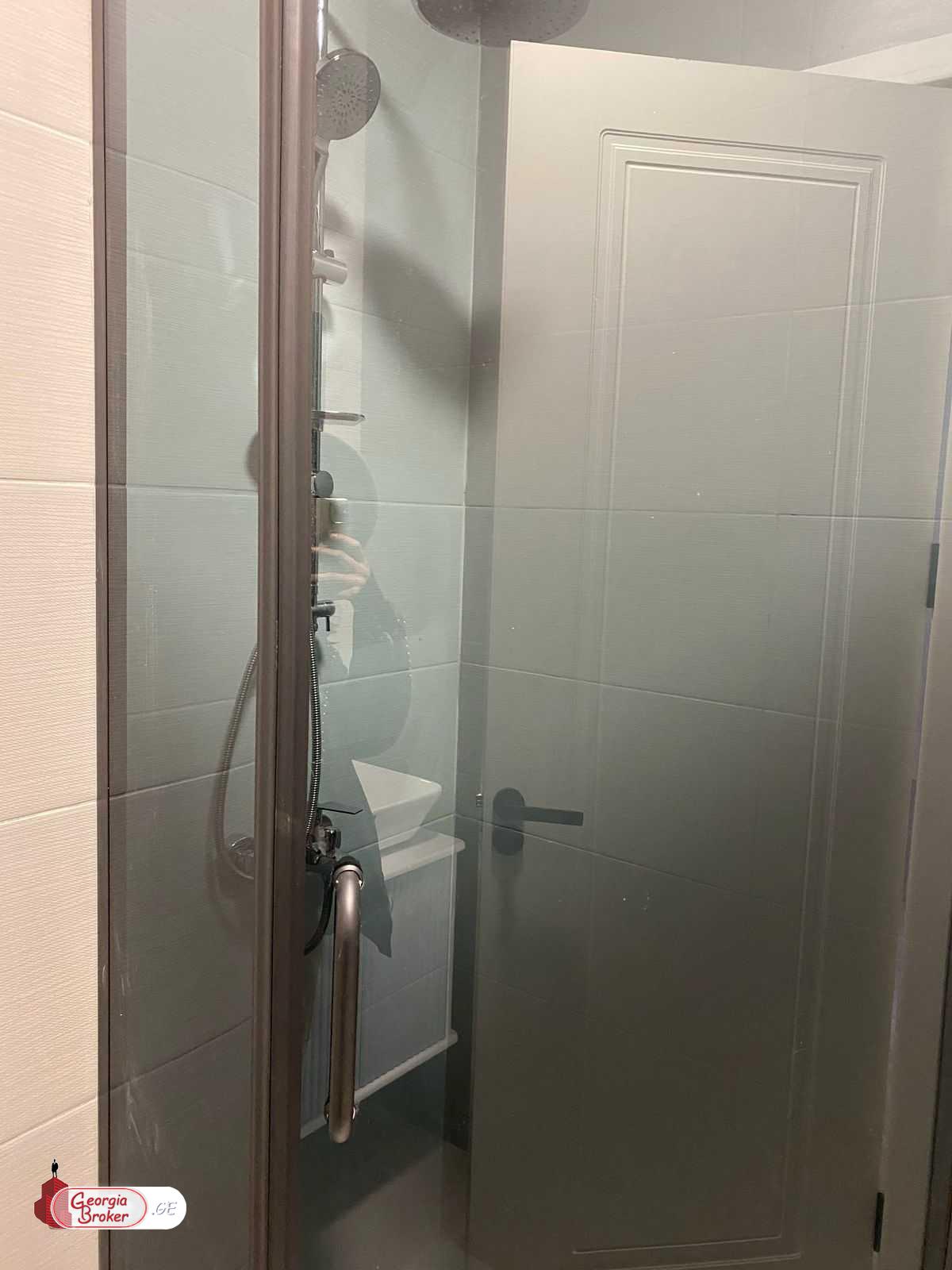 продается квартира с новым ремонтом 3-комнаты