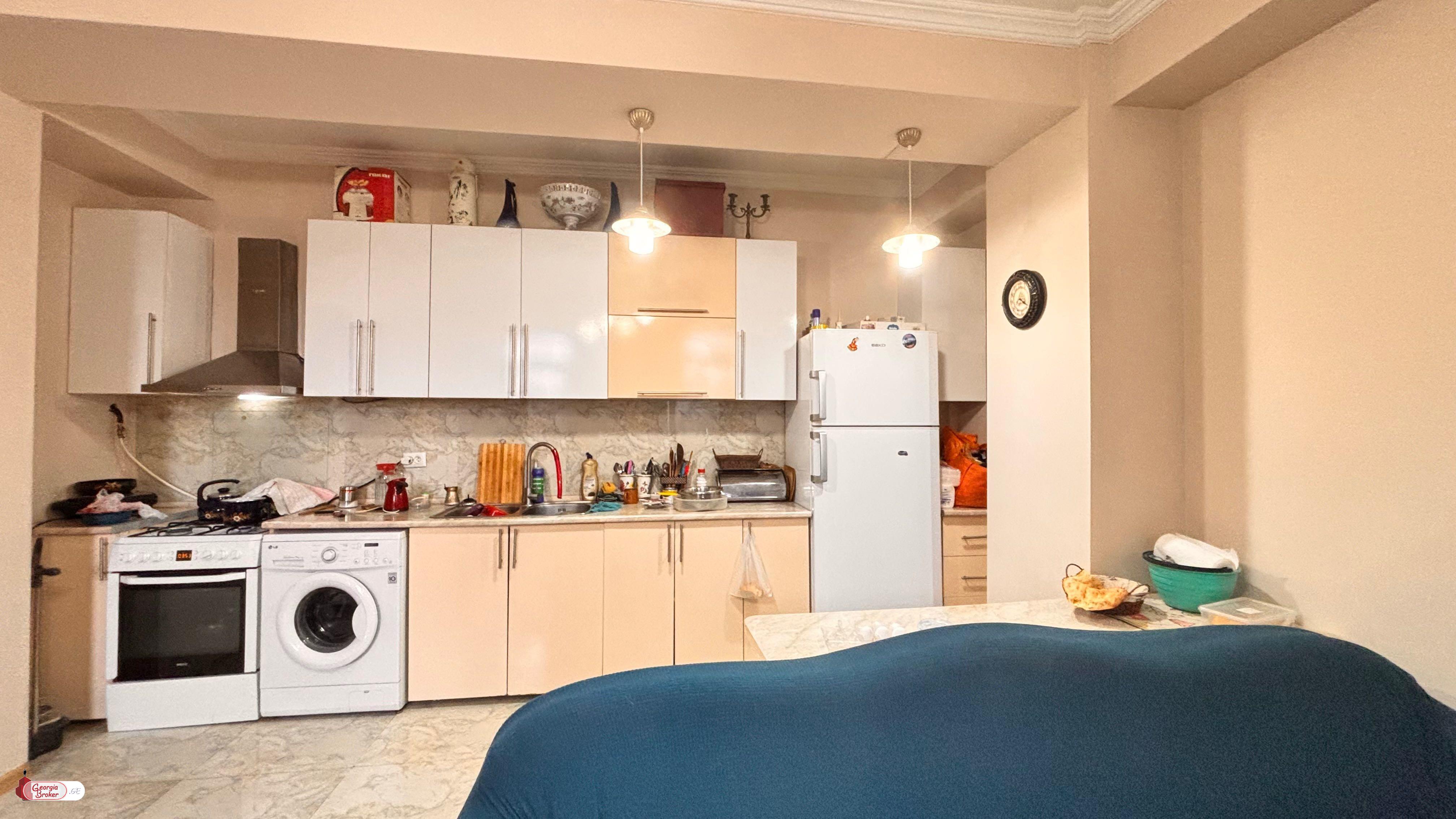 продается квартира с новым ремонтом 3-комнаты