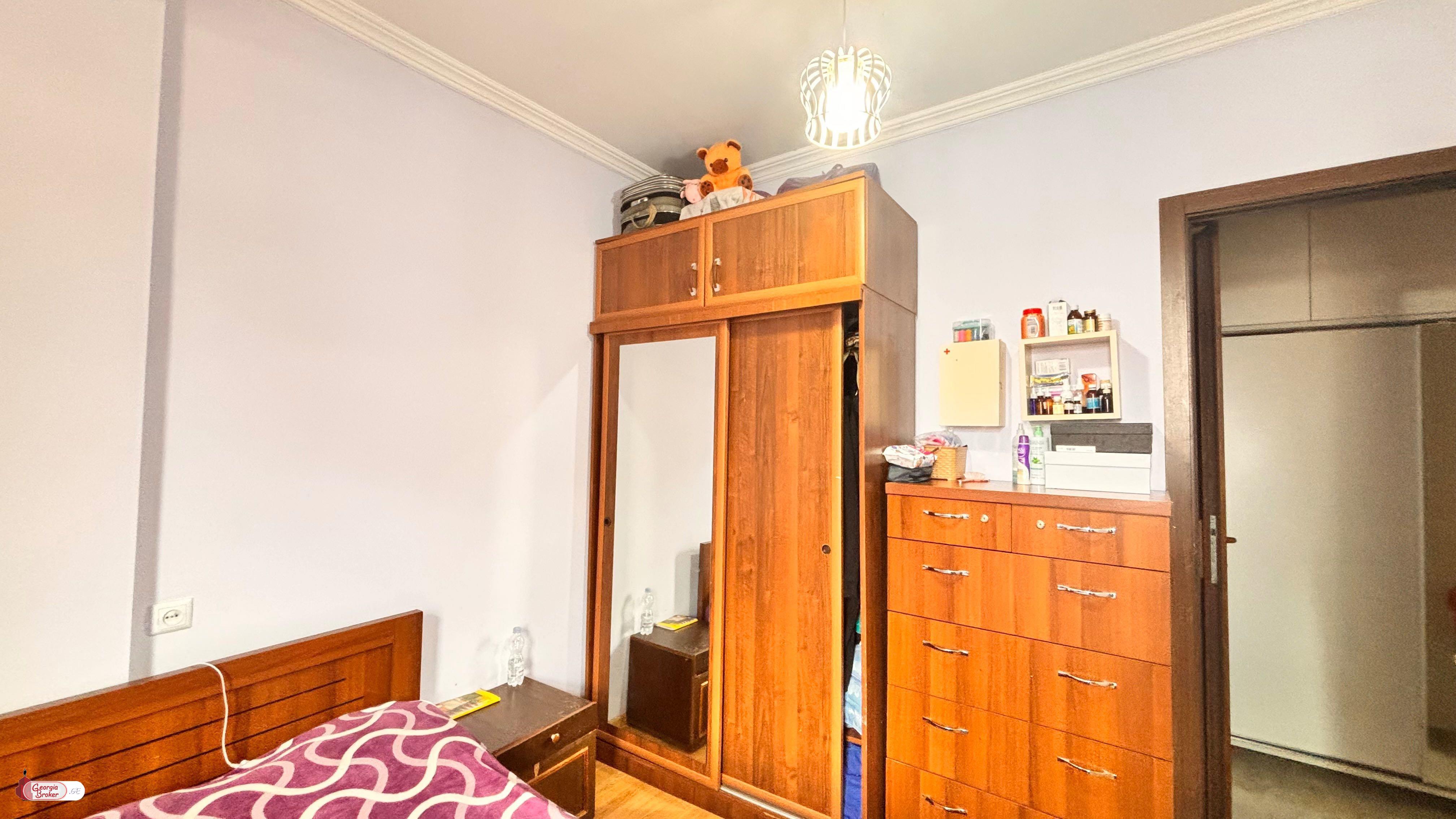 продается квартира с новым ремонтом 3-комнаты