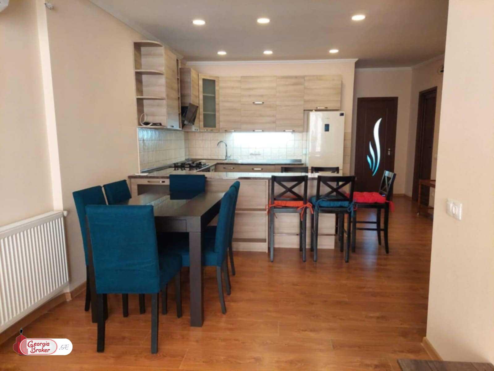 продается квартира с новым ремонтом 4-комнаты