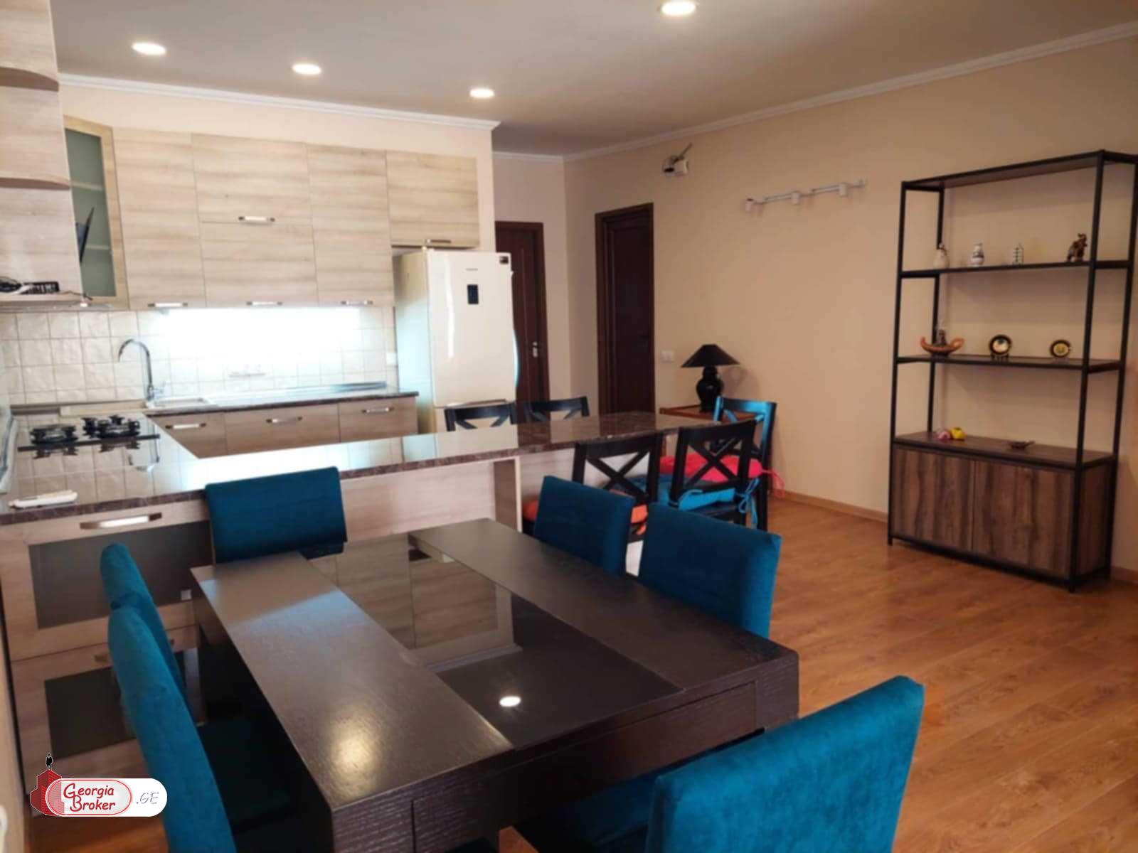 продается квартира с новым ремонтом 4-комнаты