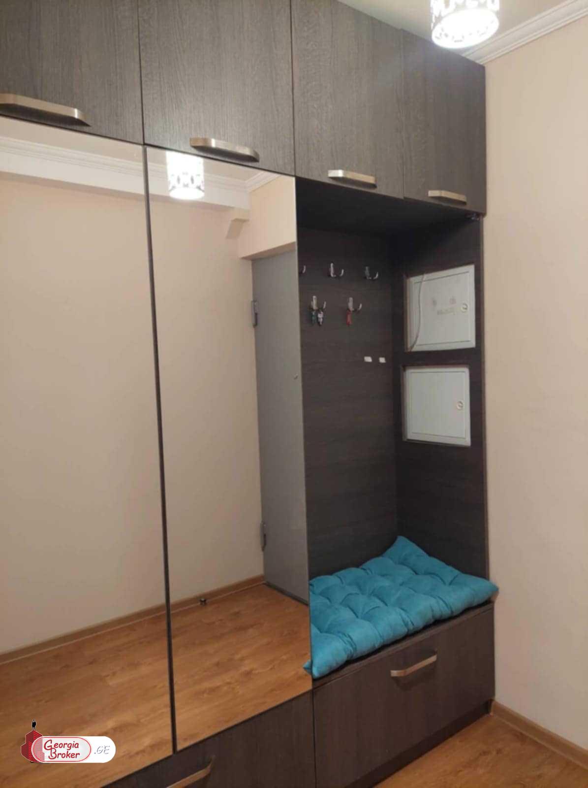 продается квартира с новым ремонтом 4-комнаты