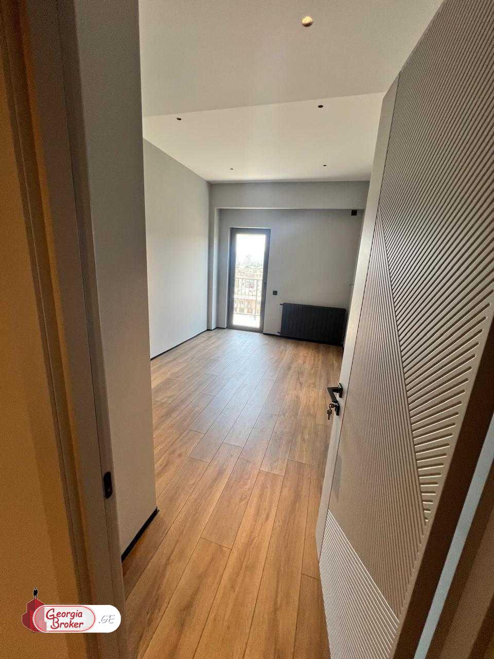 იყიდება ახალი გარემონტებული 3 ოთახიანი ბინა