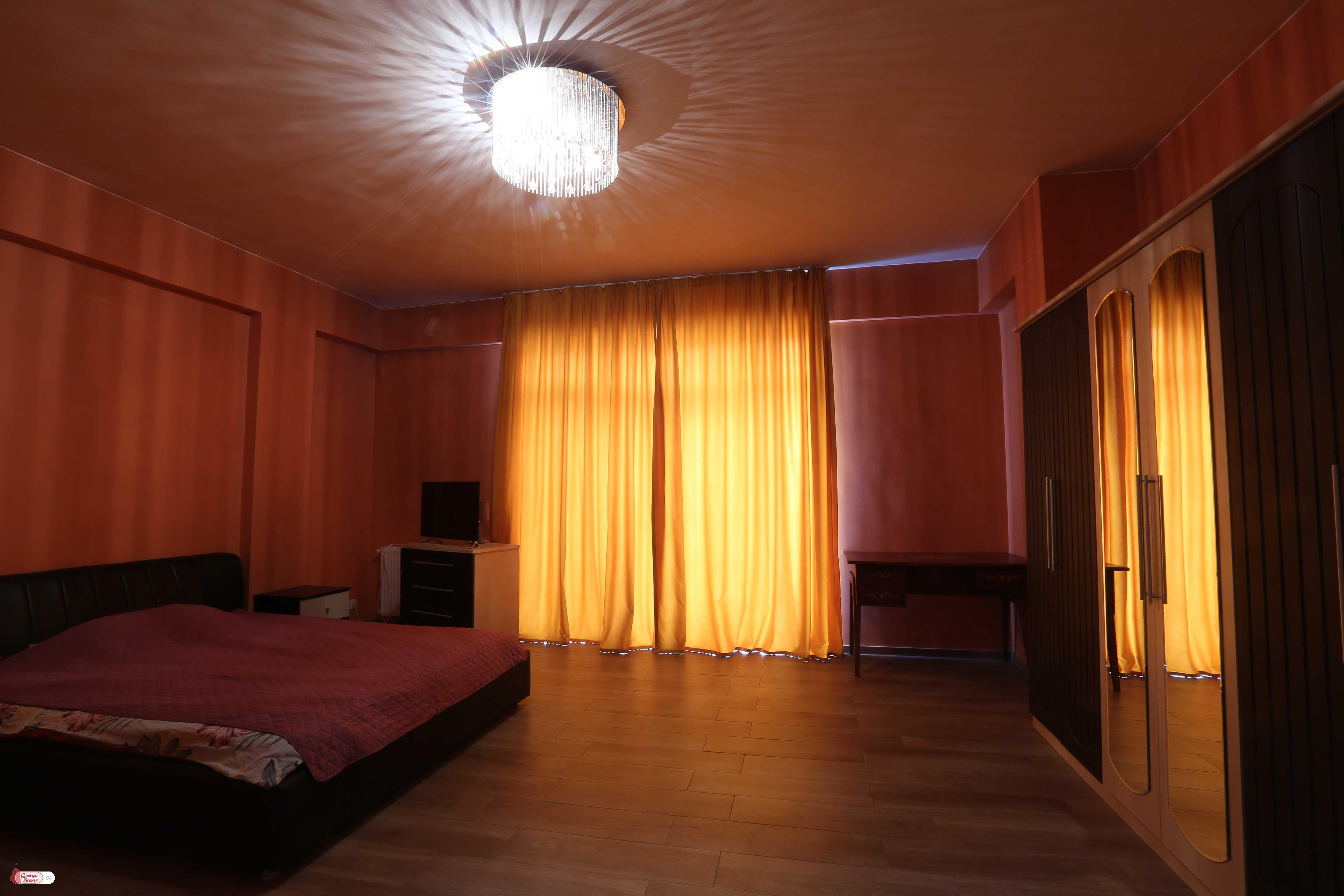 продается квартира с новым ремонтом 4-комнаты